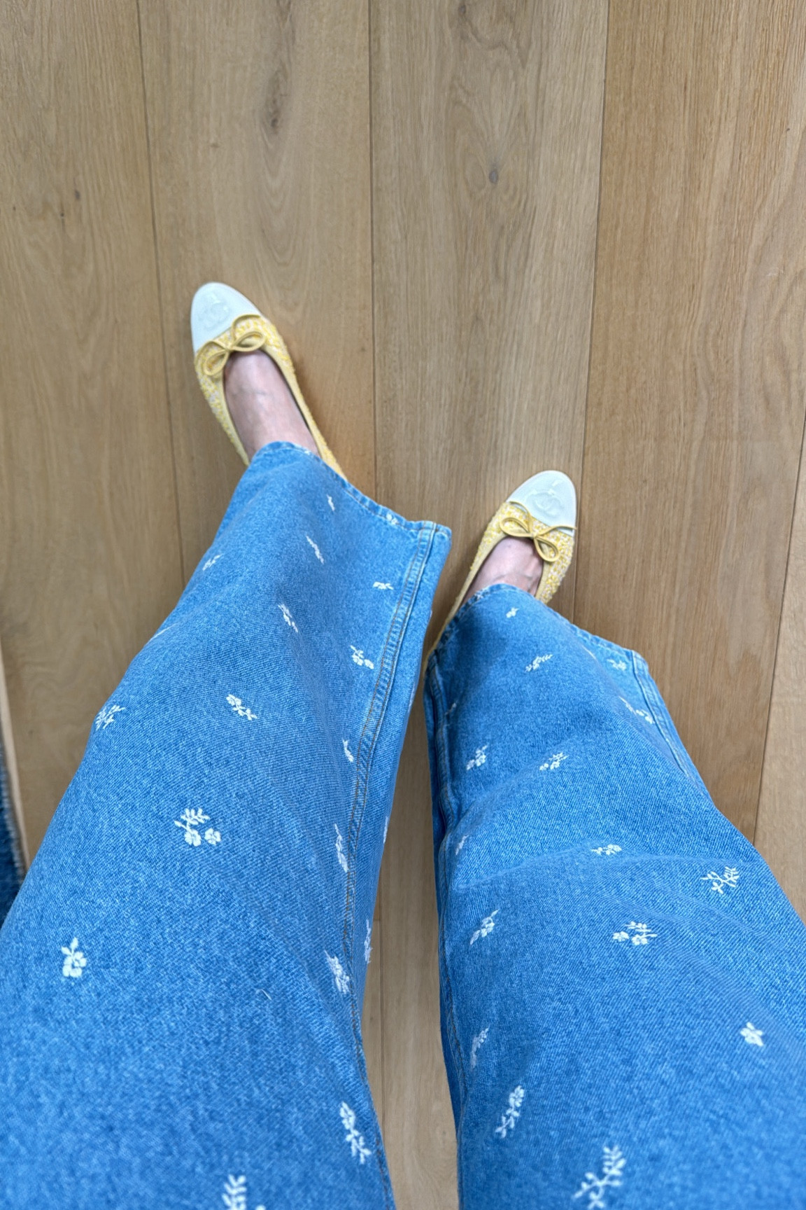 I’m in love with these floral embroidered cropped jeans. I’m 5’4, so they aren’t as cropped on me as someone who is taller but I love the fit. 

#LTKSeasonal