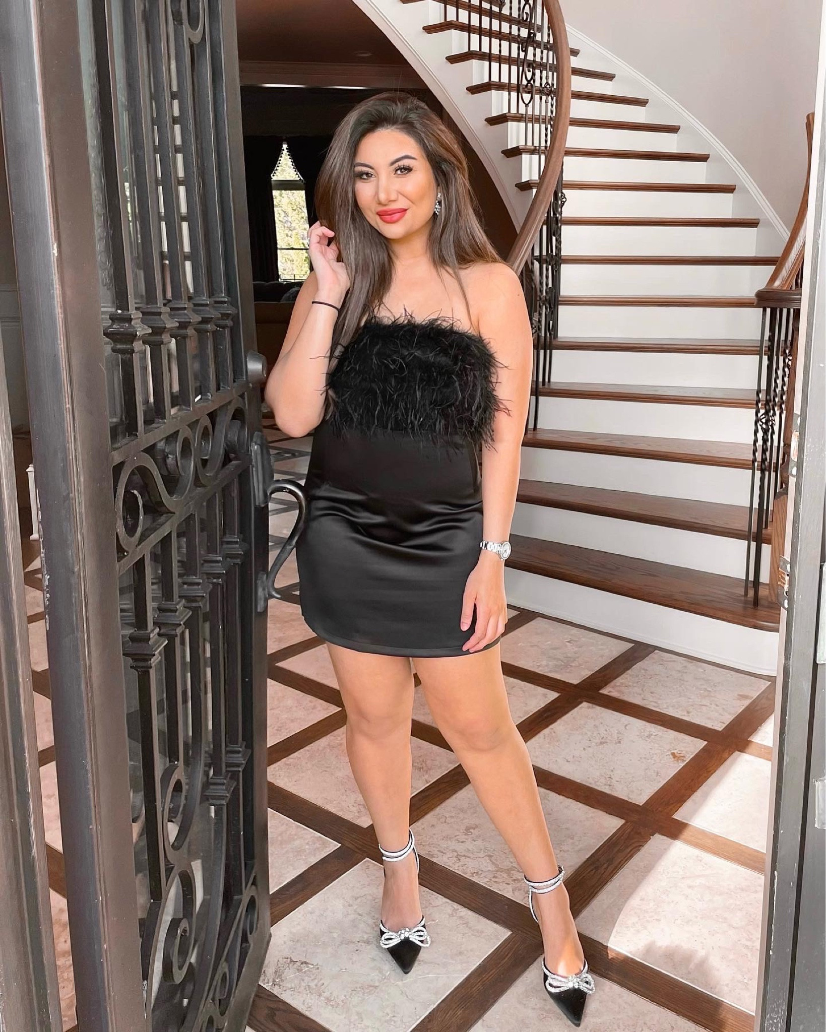 I loveee a good feather trim dress! This feather trim trend is actually one of my favorite trends ever! I added some of my fave feather glam dresses since I can’t link this specific one.

#LTKstyletip #LTKfit #LTKFind