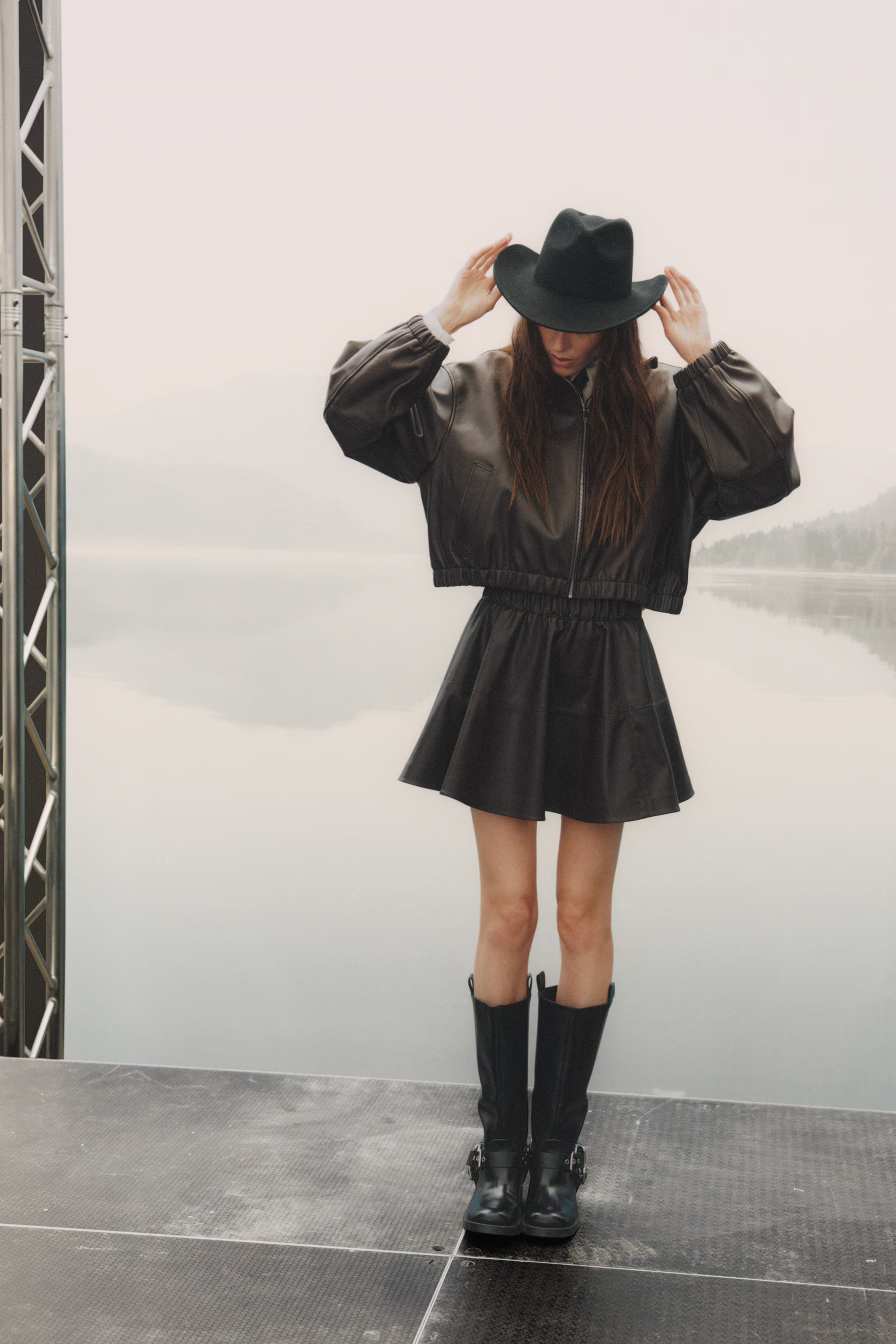 Flared coated skirt | H&M (UK, MY, IN, SG, PH, TW, HK)