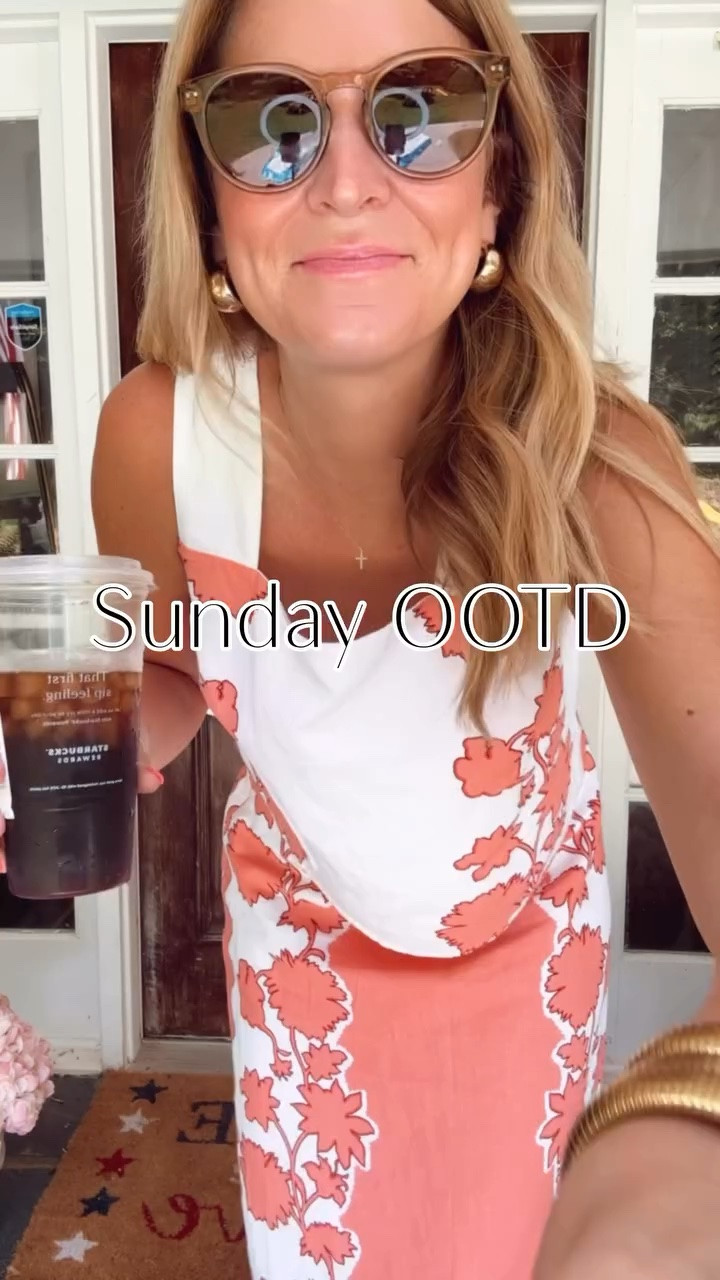 Sunday OOTD! 🍑 

How cute is this set? Also available in mint green. Effortless, chic, and comfortable! Did I mention it’s on sale?!

#ootd #sundaystyle #weekendstyle #sundayvibes #summeroutfit