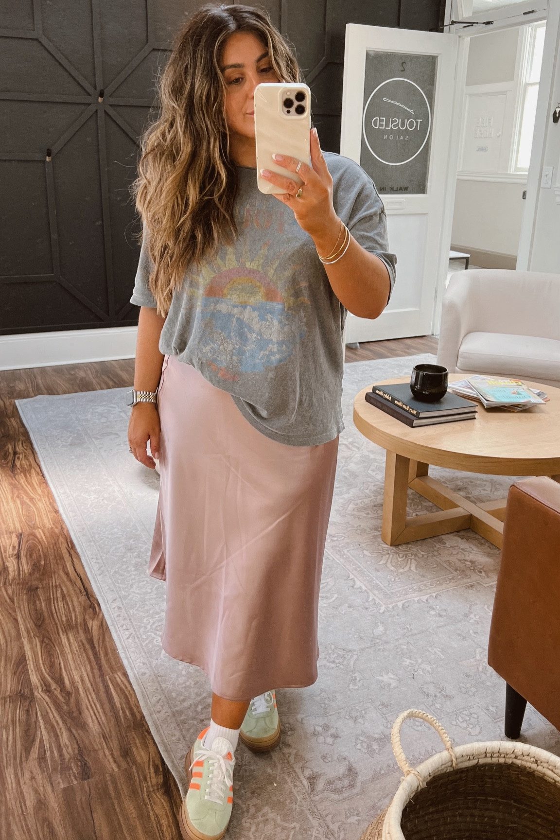 hairstylist work day fit

*billabong tee is a few years old but linking similar oversized tees

top: m | skirt: l

#LTKShoeCrush #LTKWorkwear #LTKMidsize