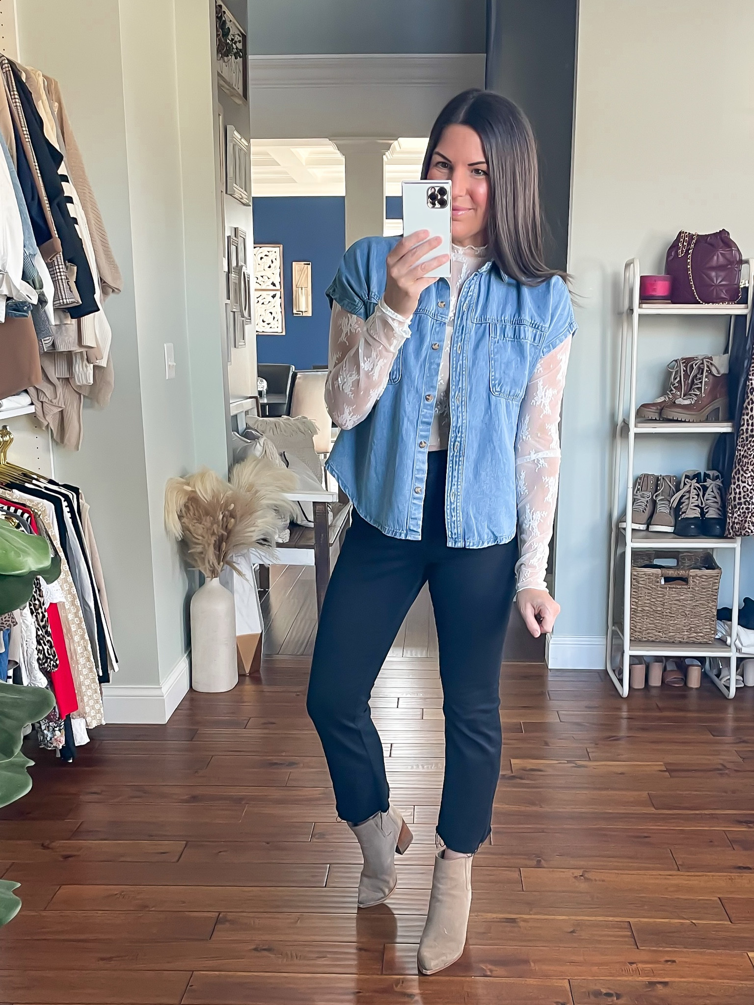 Short sleeve denim top 

#LTKStyleTip #LTKxVICI #LTKSaleAlert