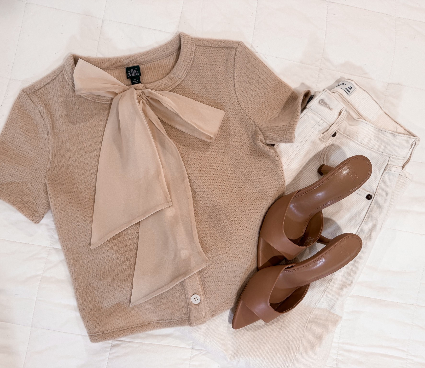 Top - XS
Jeans - 26


#LTKdayinmylife #LTKSeasonal #LTKootd