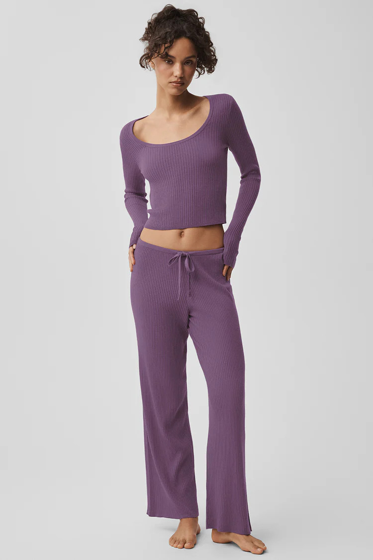 Model is 5'10.5” wearing SModel is 5'10.5” wearing SWearing Size SmallModel is 5'10.5”, wit... | Alo Yoga (US)