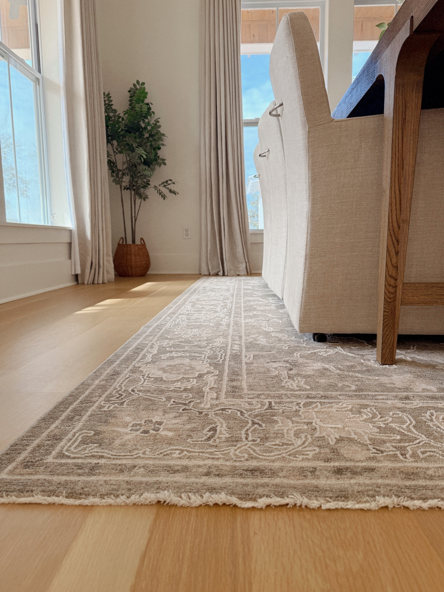 I couldn’t find our exact rug, but similar options linked below! 🤎