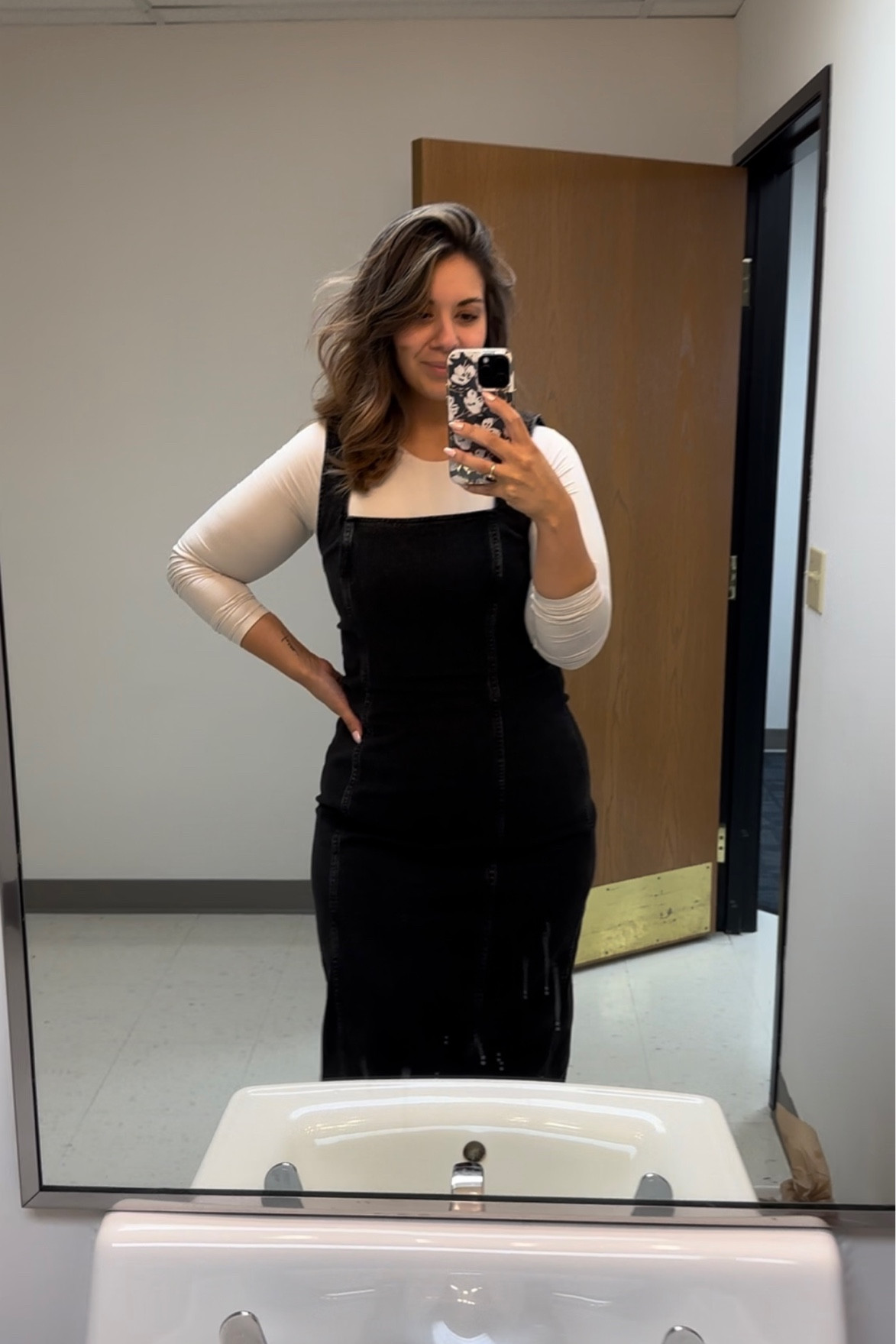 I LOVE this Abercrombie jean dress & it’s ON SALE & under $50! Originally $110!

Wearing a size large & the way it curves the curves was perfection & I have a mom belly & only wore biker shorts under to help smooth me out a bit. 


#jean
#jeandress
#abercrombie
#midsize
#spring
#summerdress
#dress
#dresses

#LTKmidsize #LTKplussize #LTKsalealert