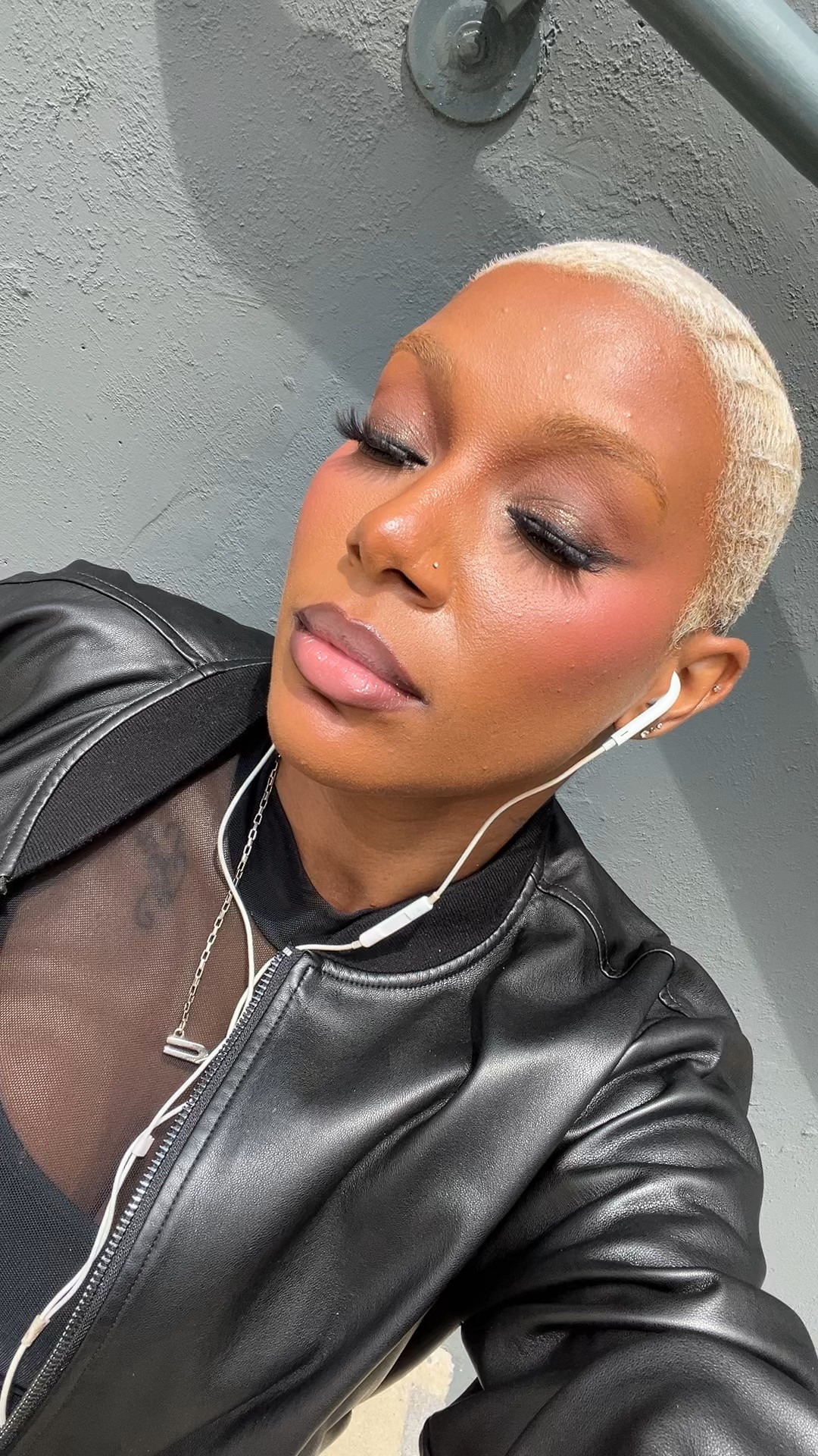 Lip combo:
Root for me lip glazer
Blankety lipstick
Clear lipglass 💓

#LTKBeauty