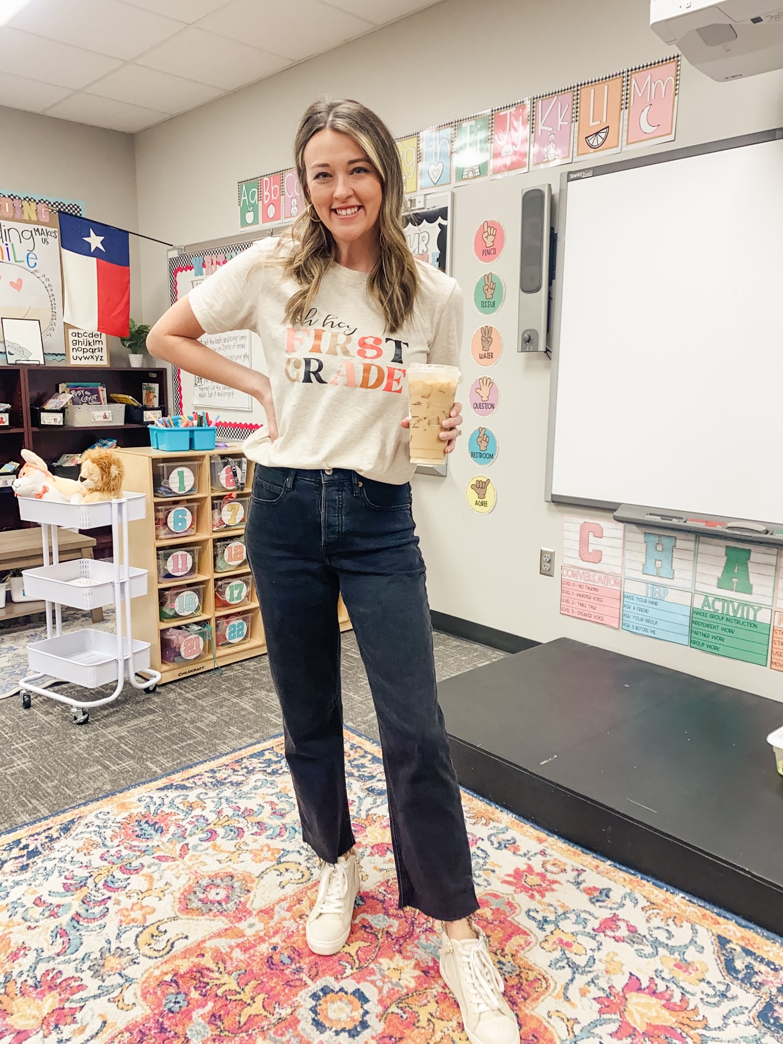 teacher ootd 🧡 

old navy jeans 
teacher tee