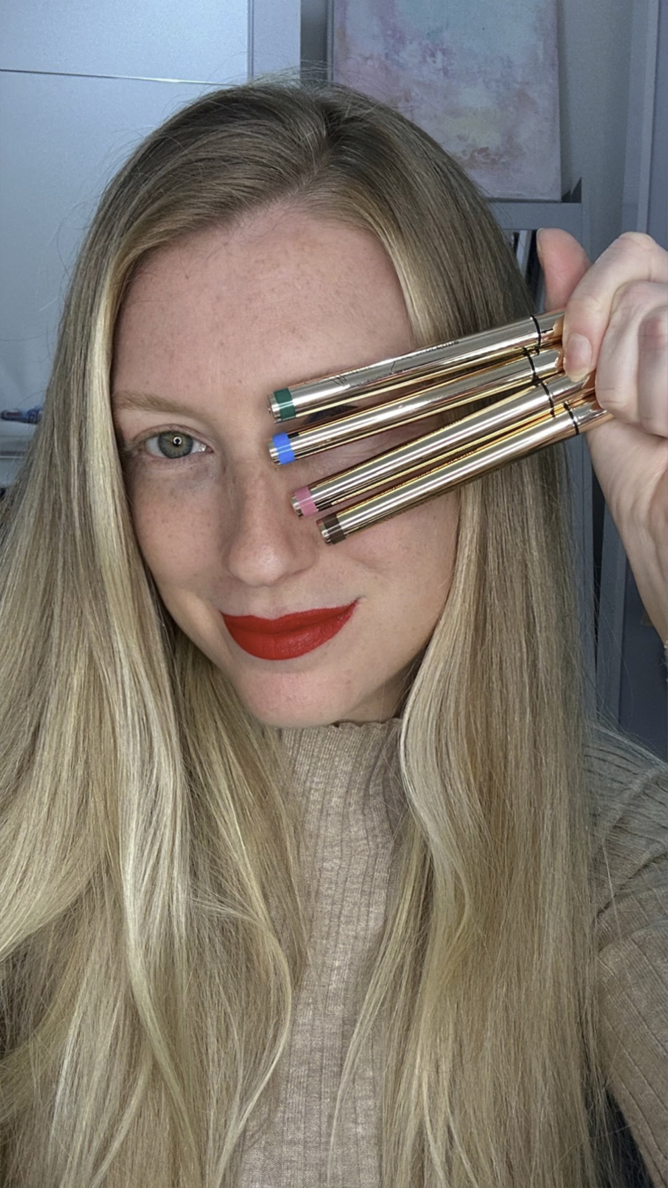 A Caneta Delineadora de Olhos Mariana Saad By Océane, possui acabamento cintilante, com secagem rápida e resistência à água. Com uma ponta de fibra desenvolvida na Coreia do Sul, a Caneta Real Violet permite traços precisos e com alta fixação para seus olhos.



#LTKbeauty #LTKbrasil #LTKVideo