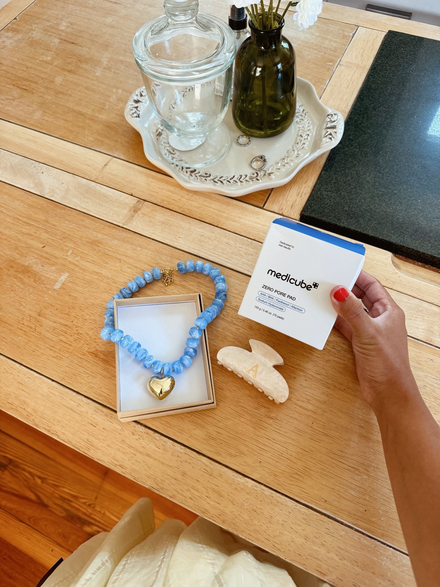 when Amazon gets here as soon as you’re leaving 👏🏼👏🏼 a few of my recent purchases from Amazon! the letter clip was only $4🫢

#LTKootd #LTKgrwm #LTKmomlife