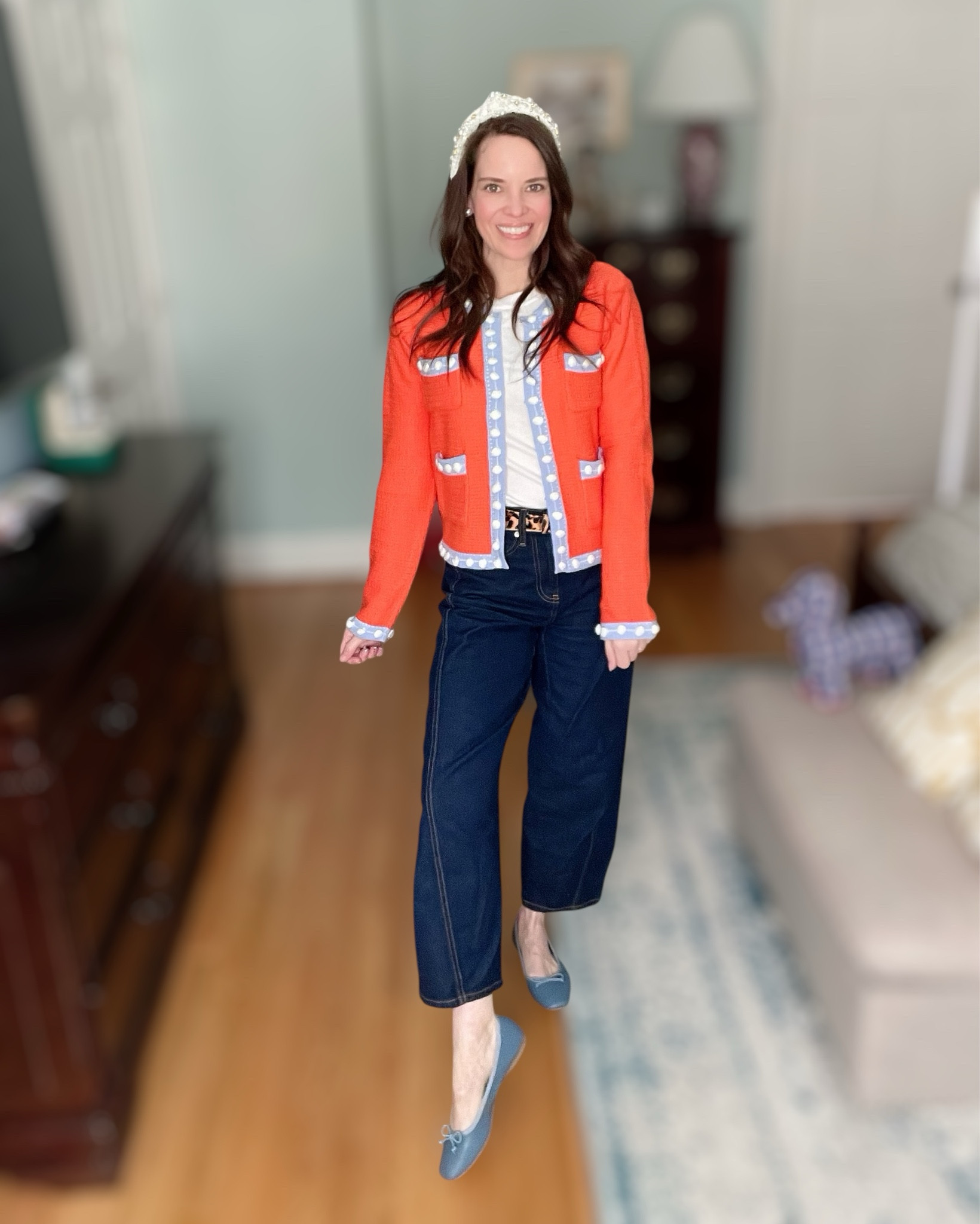 Chic Preppy Outfit with Barrel Leg Jeans & Statement Cardigan 💙✨


This is the kind of outfit that instantly elevates your everyday look ✨ The statement cardigan adds the perfect pop of color while these barrel leg jeans create a flattering, on-trend silhouette that still feels classic.

I styled it with comfy blue flats, a pearl headband, and a chic belt to pull everything together — polished but still easy to wear. Perfect for brunch, errands, meetings, church, or any day you want to look put-together without trying too hard 🤍

I linked the exact pieces plus affordable alternatives so you can recreate this look at any budget 💙

Preppy outfit ideas, barrel leg jeans outfit, chic cardigan look, spring outfit inspiration, polished casual style, classic women’s fashion, everyday outfit you’ll wear on repeat ✨

#LTKootd #LTKPetite #LTKOver40