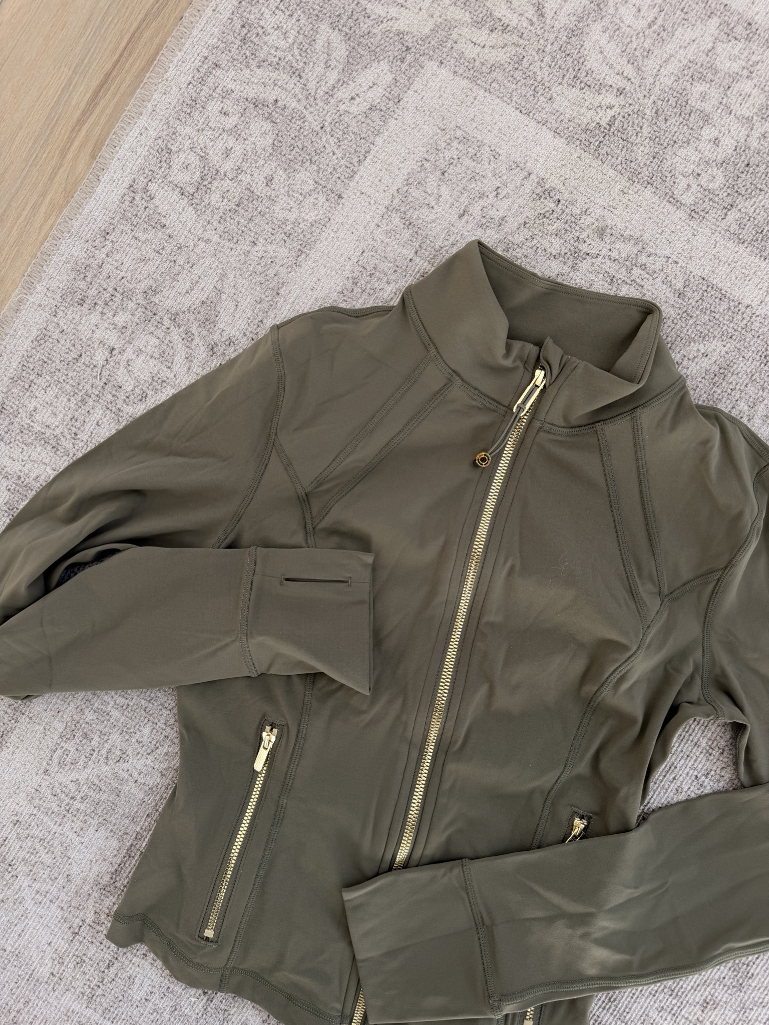 Mom style

#LTKActive #LTKSaleAlert #LTKootd