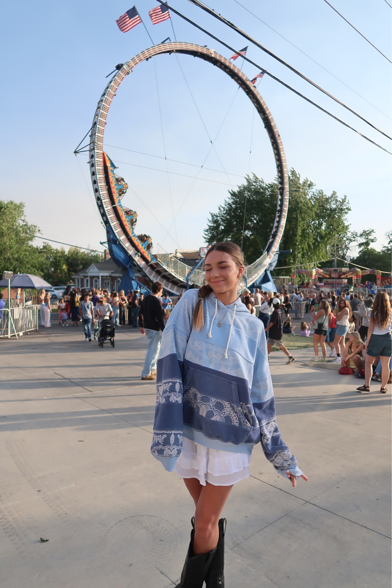 carnival fit🎡🍓
hoodie-medium
skirt- XS

#LTKTravel #LTKU #LTKSeasonal