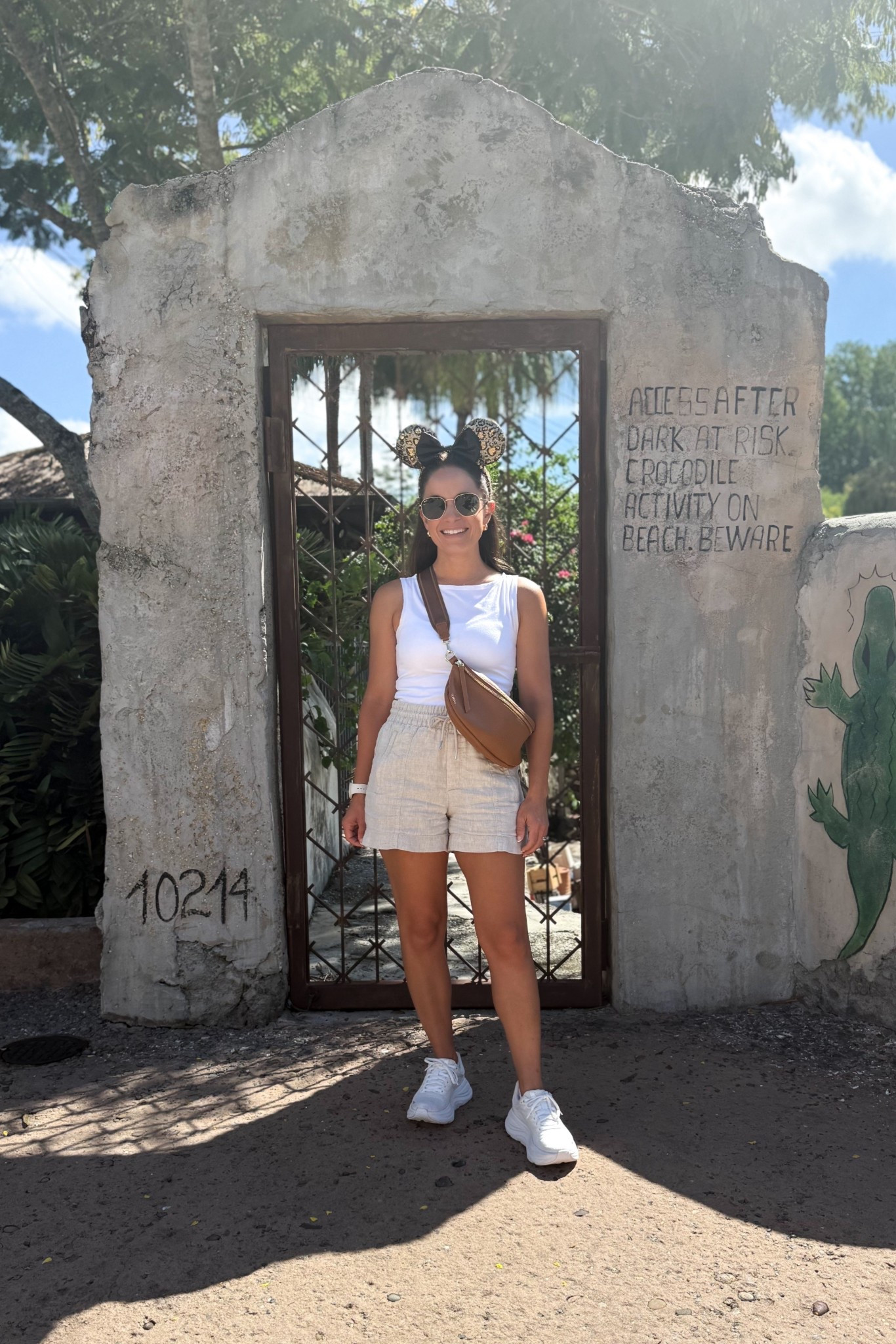 The retreat linen shorts from Athleta have returned this seasons! (And they’re currently 25% off). 

These are true to size with enough room to breathe. They wrinkle because they’re linen, but the fabric is substantial so they don’t lose their shape. 

Shorts: xxs 
Tank top: xs 

I love to wear them in the summer - especially for a super hot day at Disney!

#LTKPetite #LTKActive