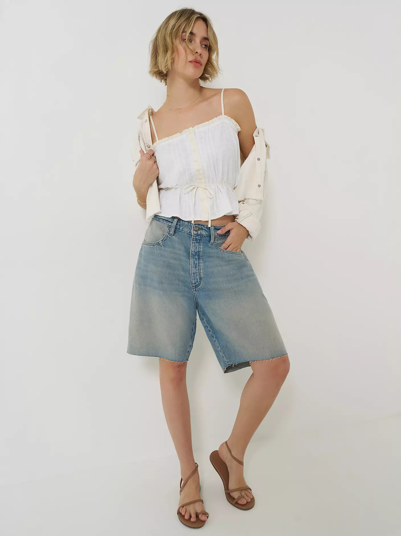 Women's Low Rise Button-Fly Darted Slouch Denim Bermuda | Lee Jeans