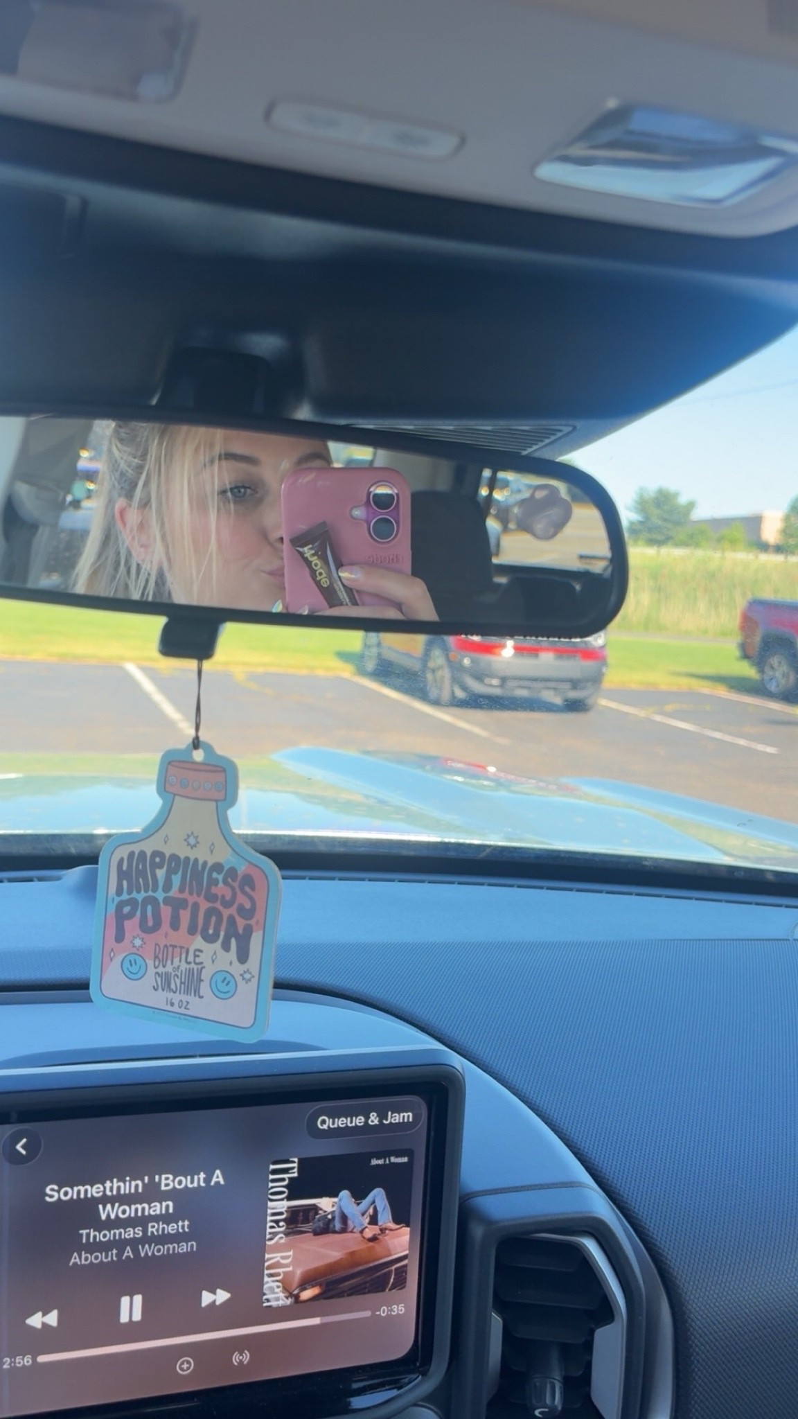 Always have my Rhode lippy with me 💞

#rhode #lipcase #skincare #haileybieber