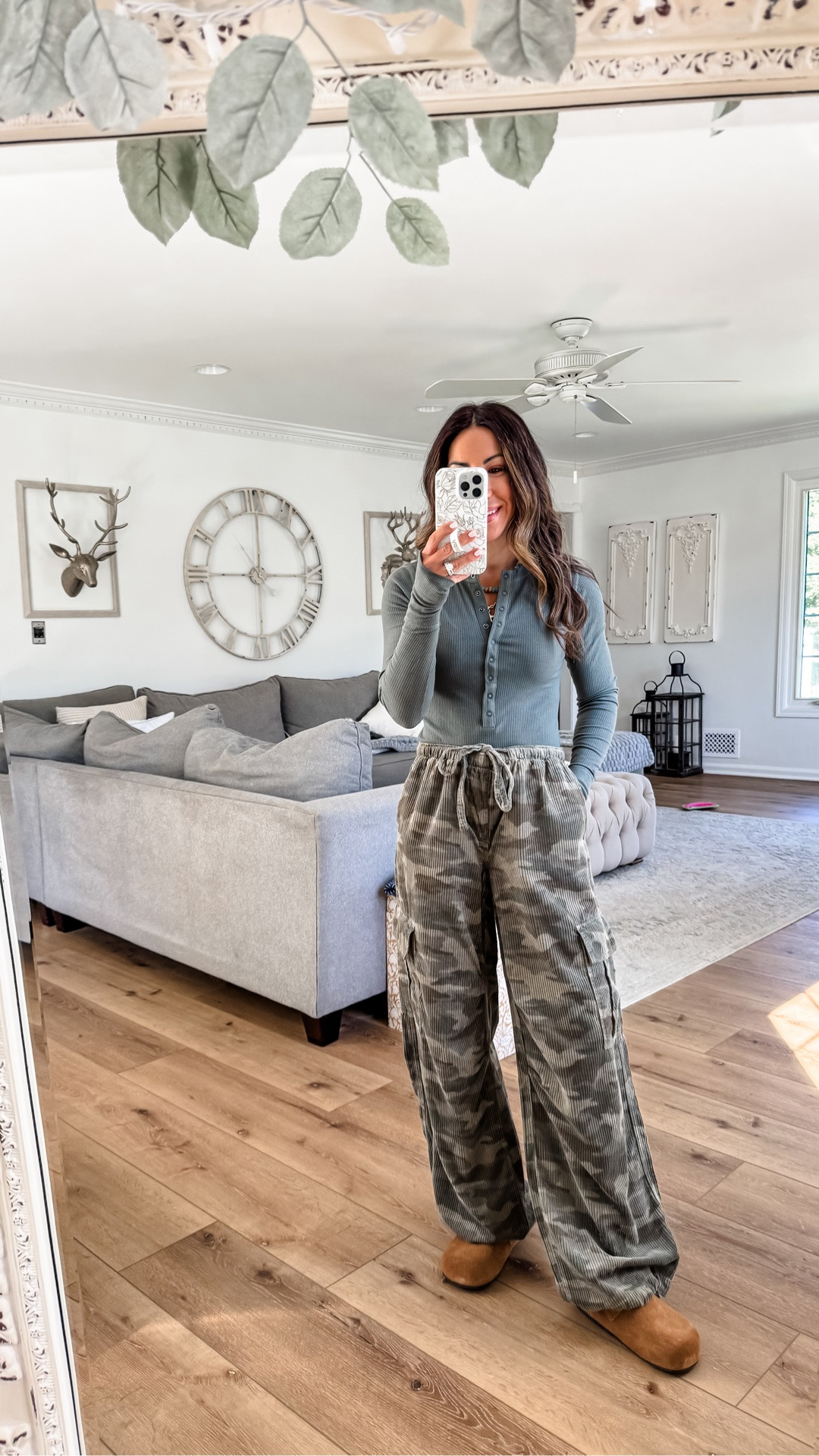 Cargo pants XS. Henley small. Camo pants.
@American Eagle Outfitters
#AEPartner #AEJeans