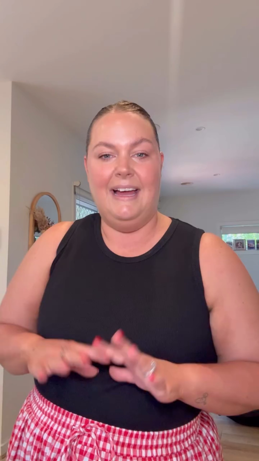 A very special package just arrived for me from @decjuba 

Stay tuned to see what I wear for our Santa photo and a full try on of these pieces will be coming soon ❤️

#decjuba #decjubatryon #unboxing #plussize #plussizefashion #styling