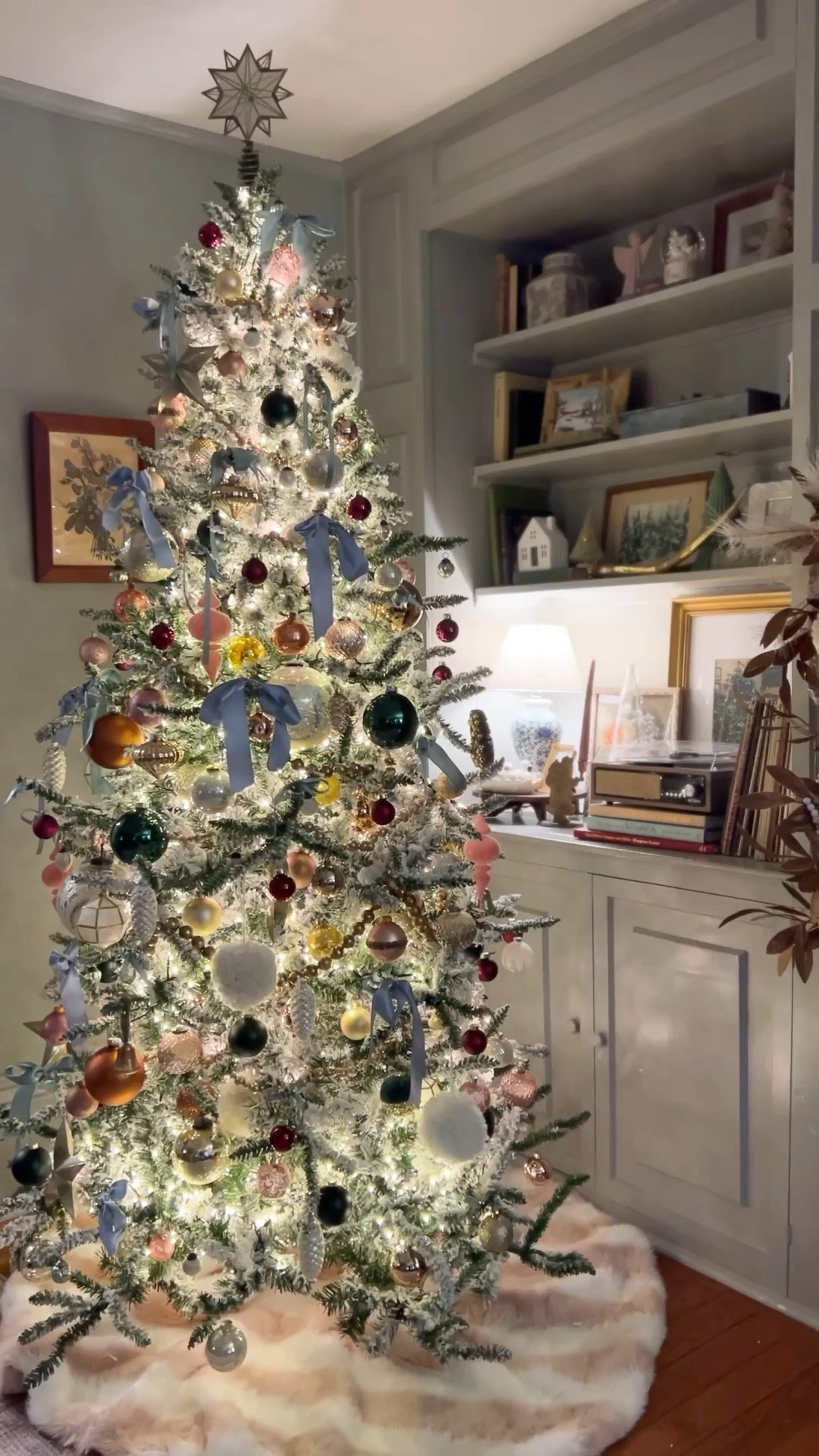 
I can’t get over how magical these made my tree! These cluster twinkle lights come with a remote and have several different settings, a timer, and more! I added two strands in addition to the regular lights on this tree (the strands ARE connectable too!). Now I'm going to be adding these to every tree and garland I can find!
#gatheredlivinghome #gatheredlivingholiday

#LTKSeasonal #LTKhome #LTKHoliday