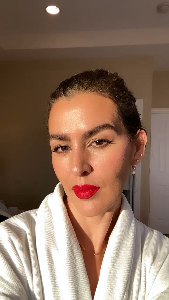 Lipstick colors is Feel so grand from Mac. 

#LTKHoliday #LTKGiftGuide #LTKbeauty