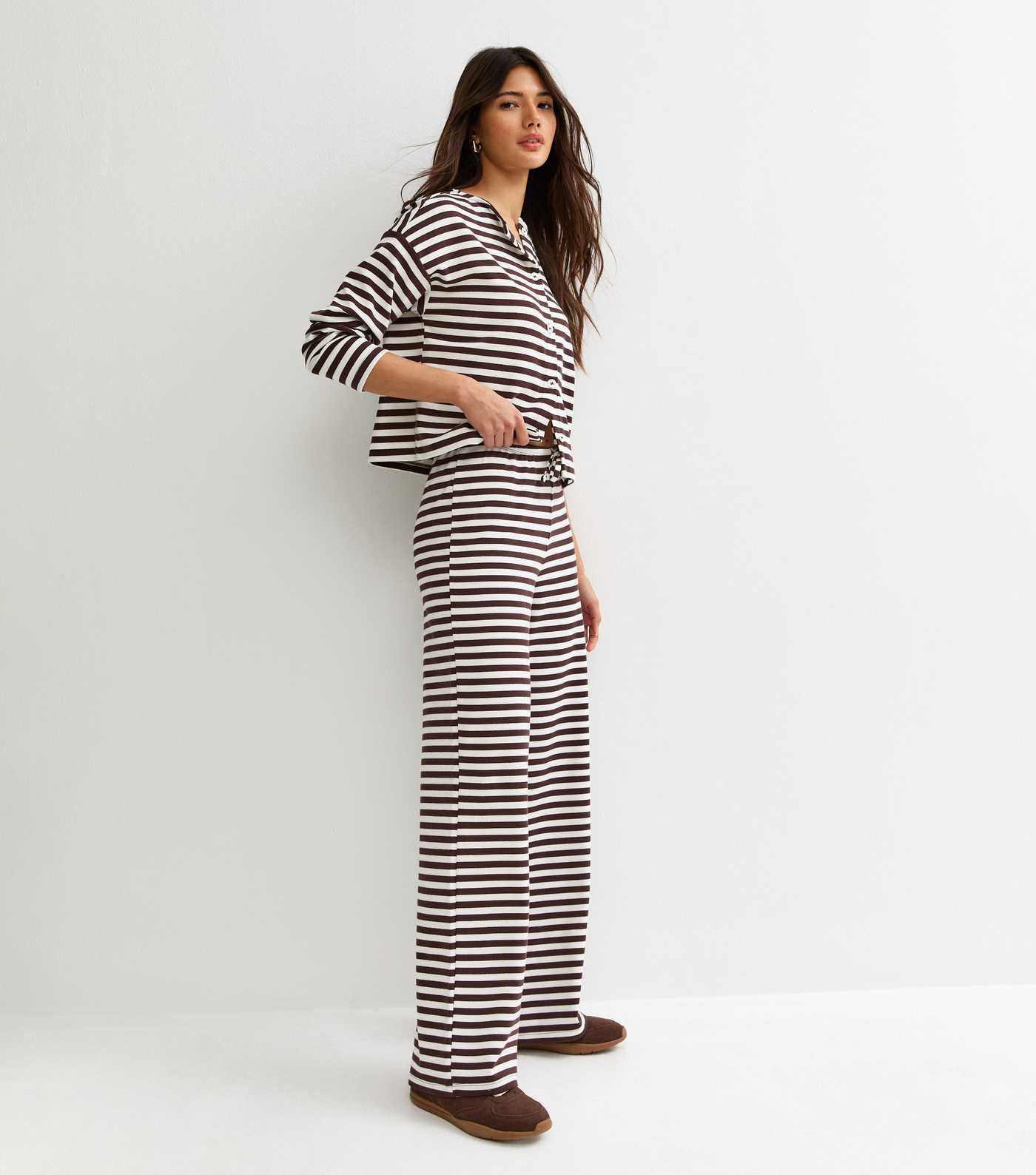 Brown Relaxed Striped Wide Leg Trousers | New Look | New Look (UK)