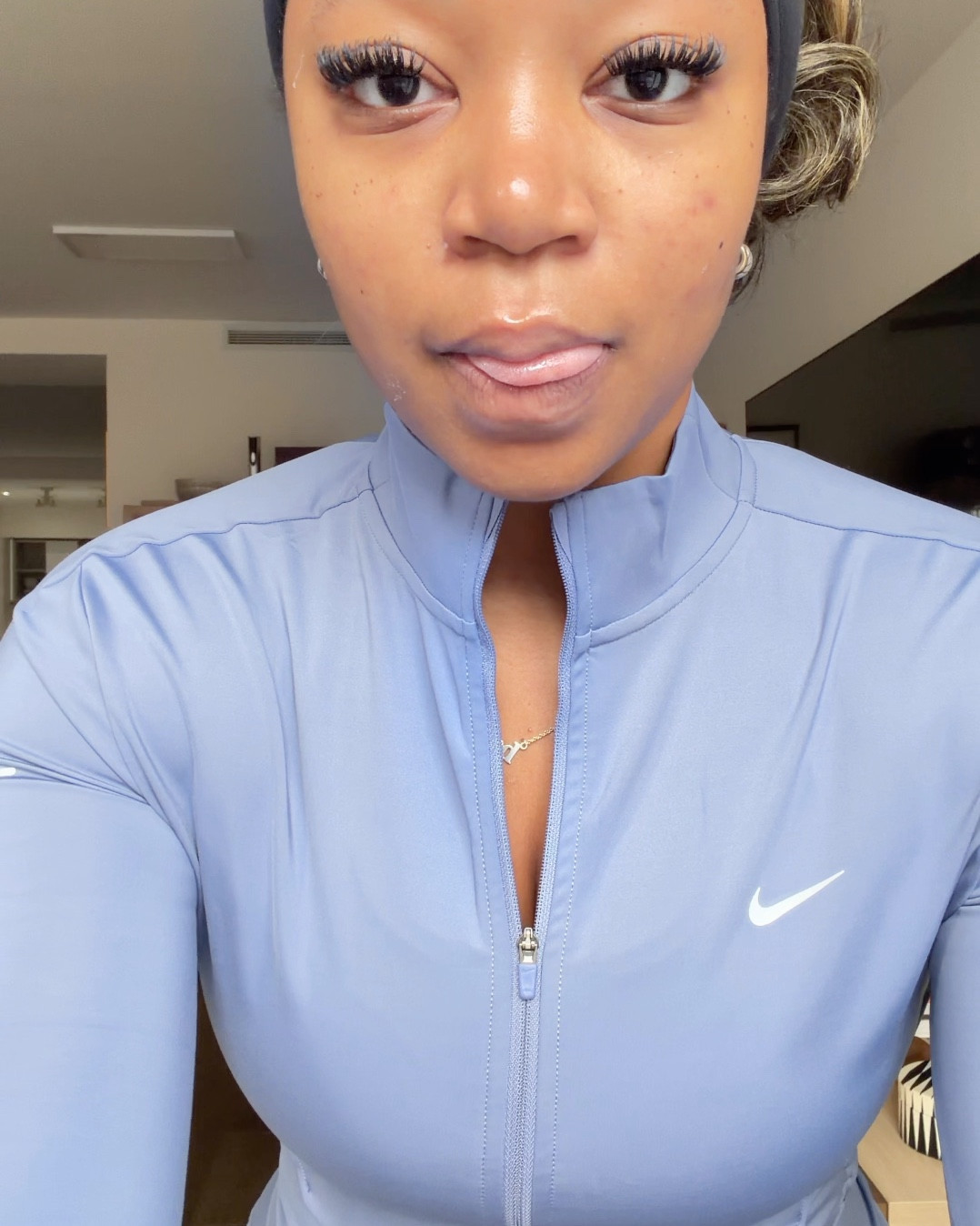 Hi!! Wearing medium tops and large bottom. XL in the shorts!! 

#teamnike @nike 