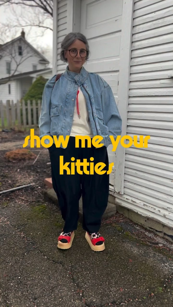 Get your mind out of the gutter! 

@dressedinlala @oldnavy @hanselfrombasel @bryrclogs @fat.cat.fancy @warbyparker @gap @adinareyter @mejuri @catbirdnyc @tinytags