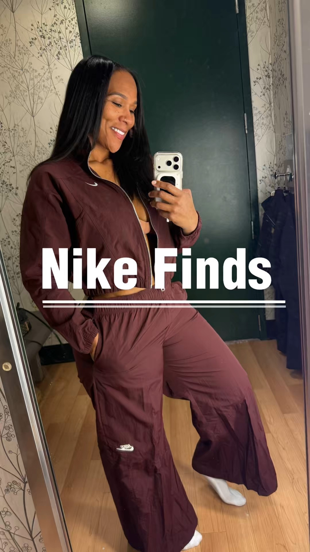 Well we know burgundy/maroon is the color of the season but why @nike have to eat like this

Top: XS 
Bottoms: Large 

#LTKStyleTip #LTKActive #LTKMidsize