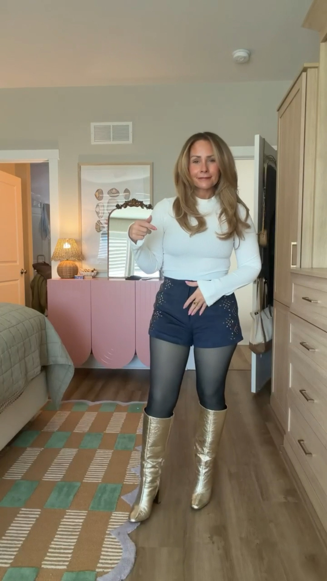 A little sparkle, a lot of confidence ✨
Proof that shorts season doesn’t end when it gets cold — tights + heels always understand the assignment.