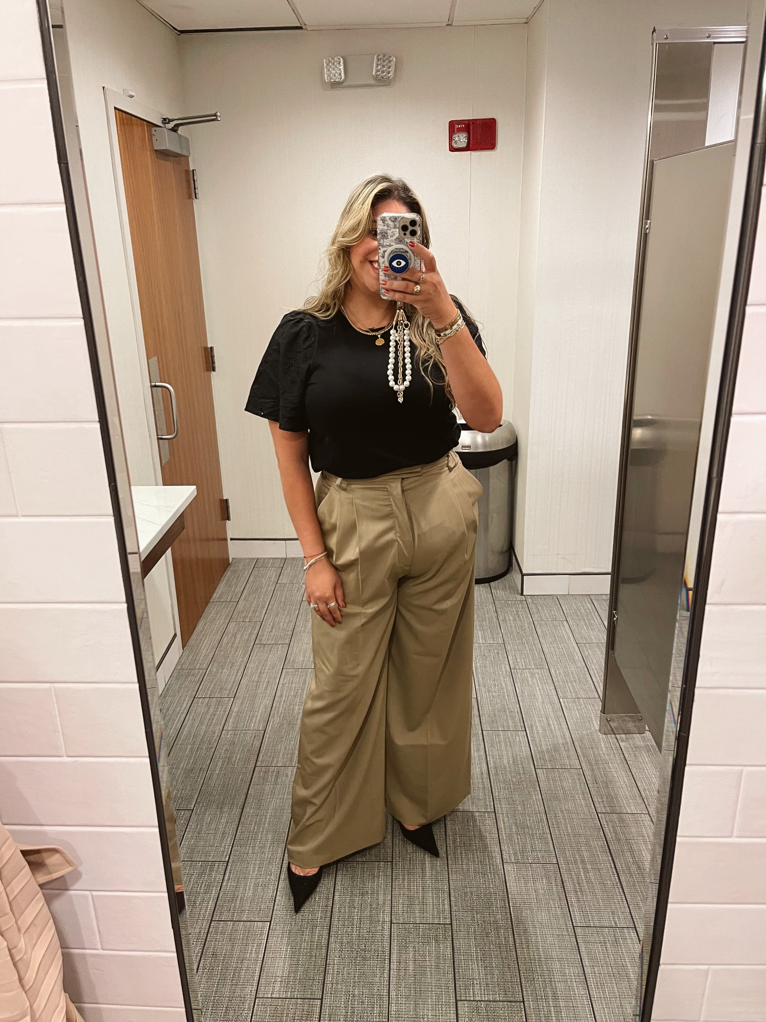 A simple work outfit but with a little flair so it’s not boring. This look is all about the details 

#LTKStyleTip #LTKSeasonal #LTKWorkwear