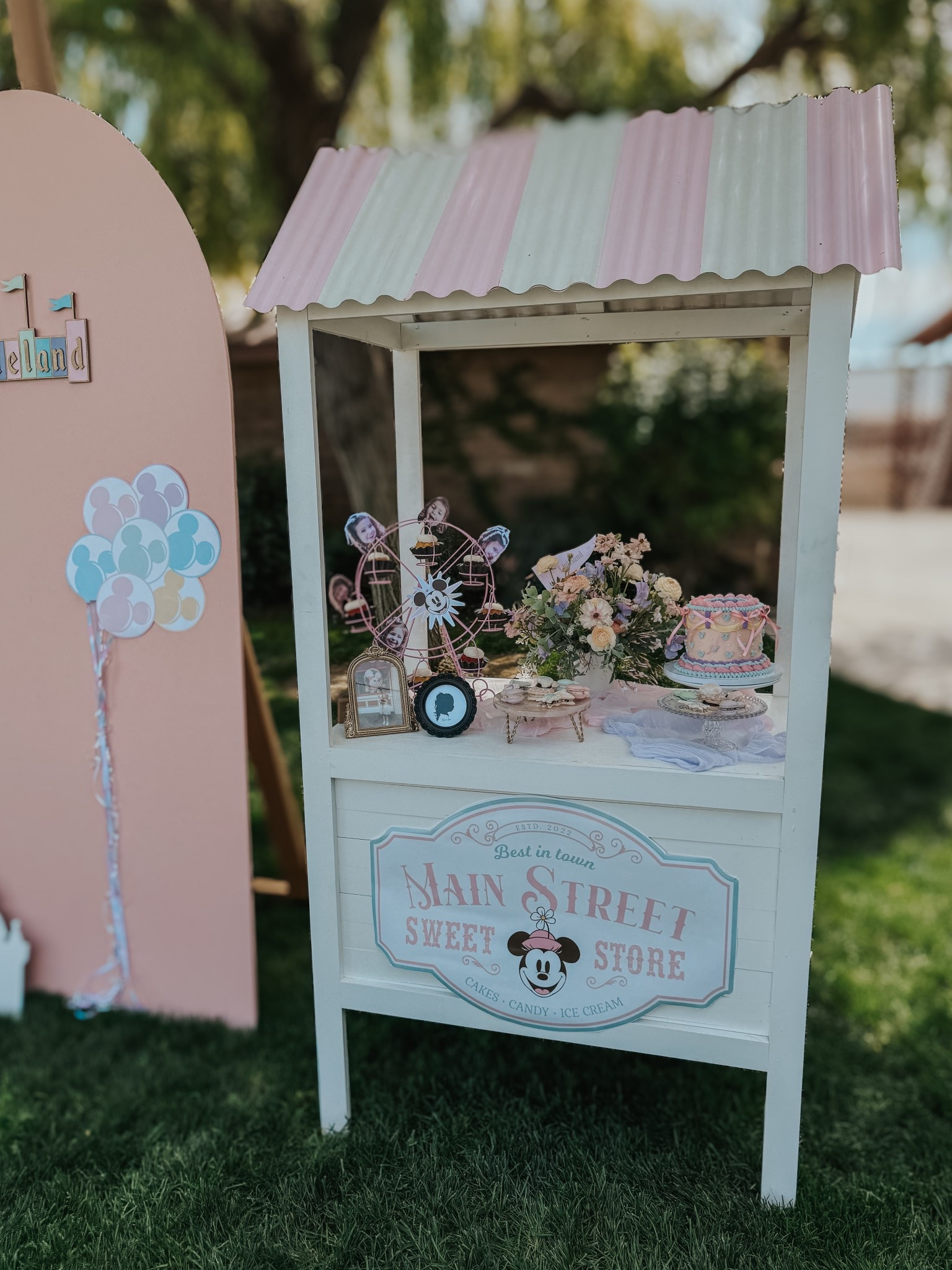 Livie’s Main Street Sweet Store 🍭