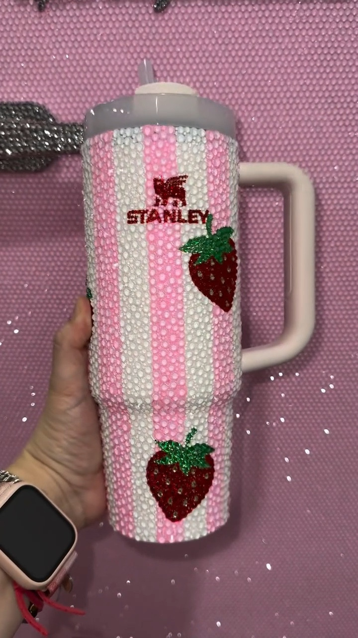 Look at this cutie!!!! Who’s ready for spring/Easter?

Everything used is linked on my bio 

#asmr #strawberry #customtumblers #stanleytumbler #pinkvibes