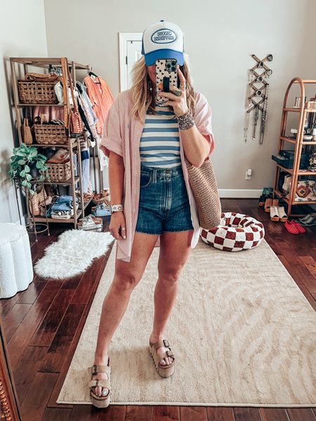 Let’s get dressed in my men’s thrifted seersucker button up! 💙💗
Amazon tank M
Men’s polo size XL 
Levi’s Shorts Size 30 
Sandals TTS 
summer outfit, sandals