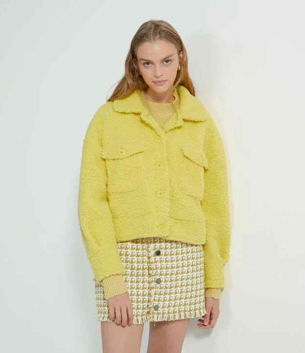 Jaqueta Curta Peludinha com Bolsos Frontais de Lapela Marrom - Lojas Renner | Lojas Renner BR