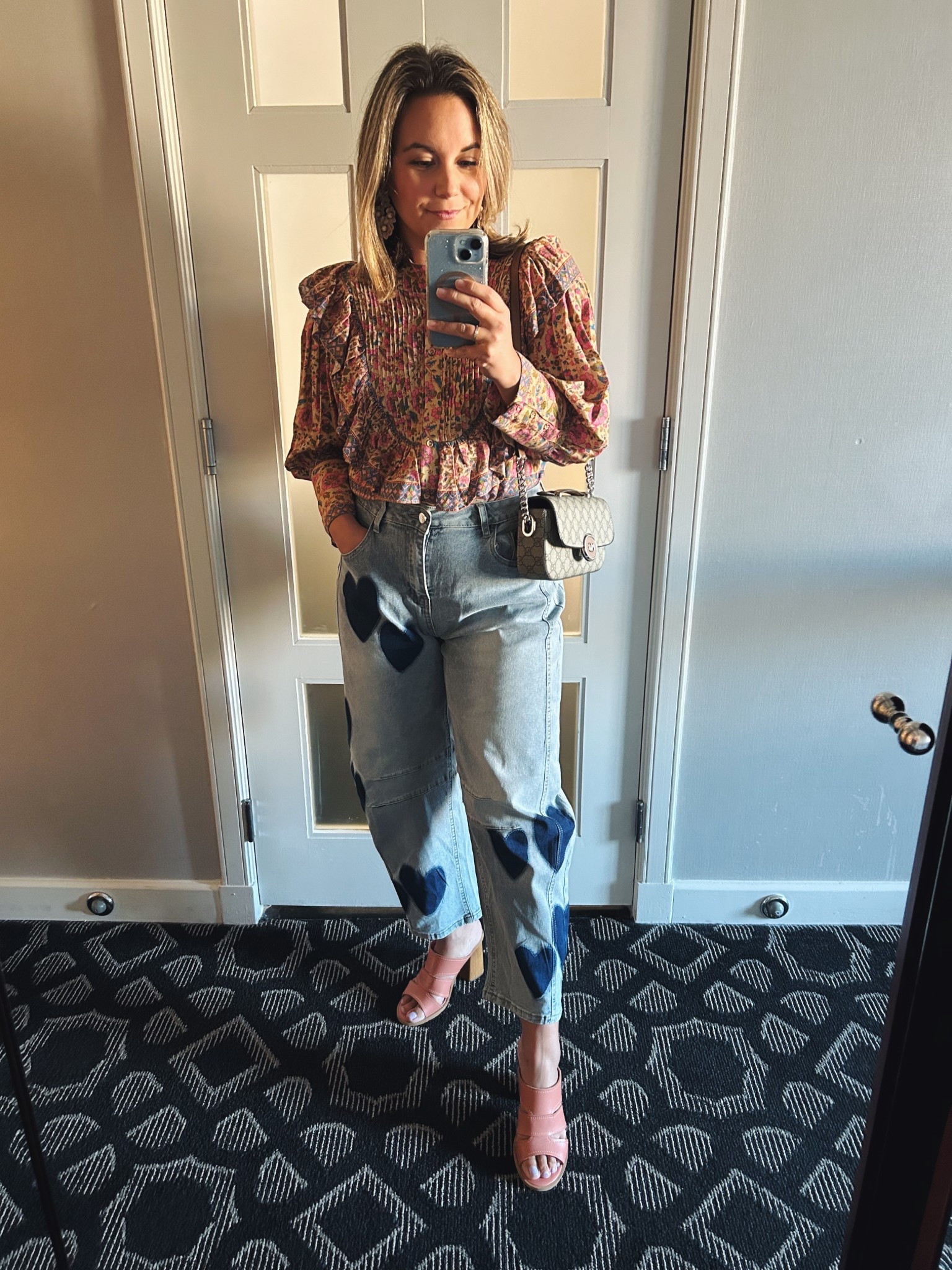 A little power flower top for #datenight #jeans #falloutfit #floraltop

#LTKStyleTip #LTKSeasonal #LTKFindsUnder50