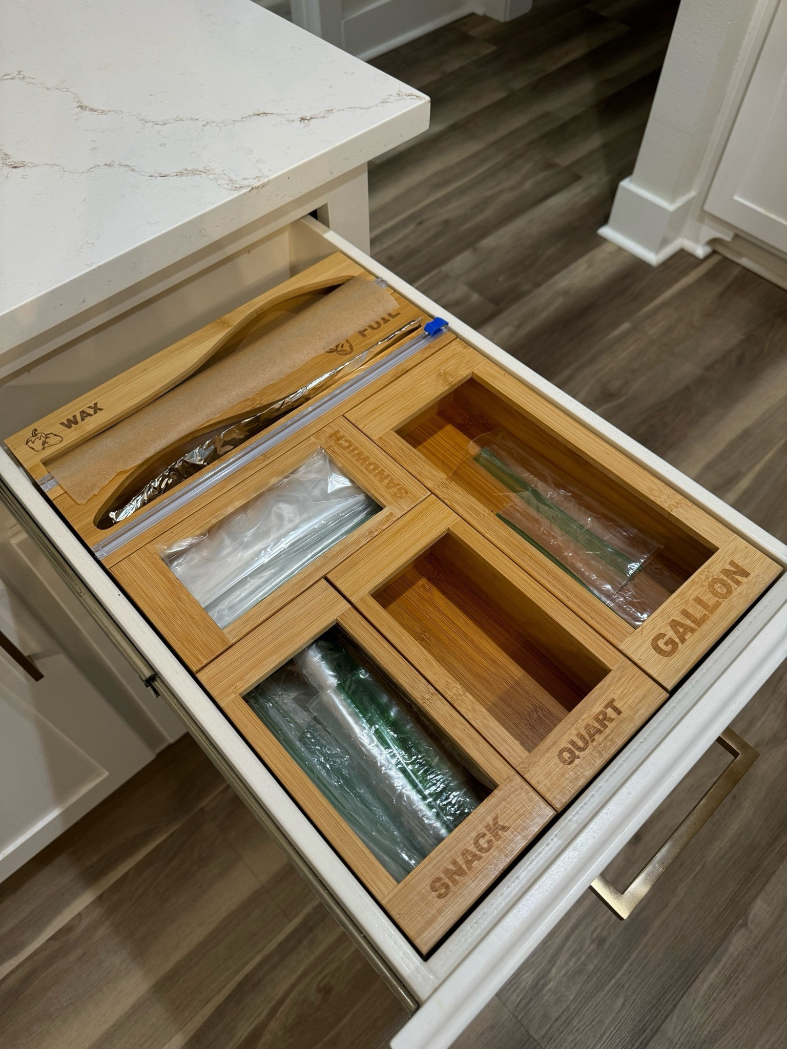 Kitchen organization ideas 🫧🤍
#homeorganization #organized #aesthetic 


#LTKHome #LTKFindsUnder50 #LTKStyleTip