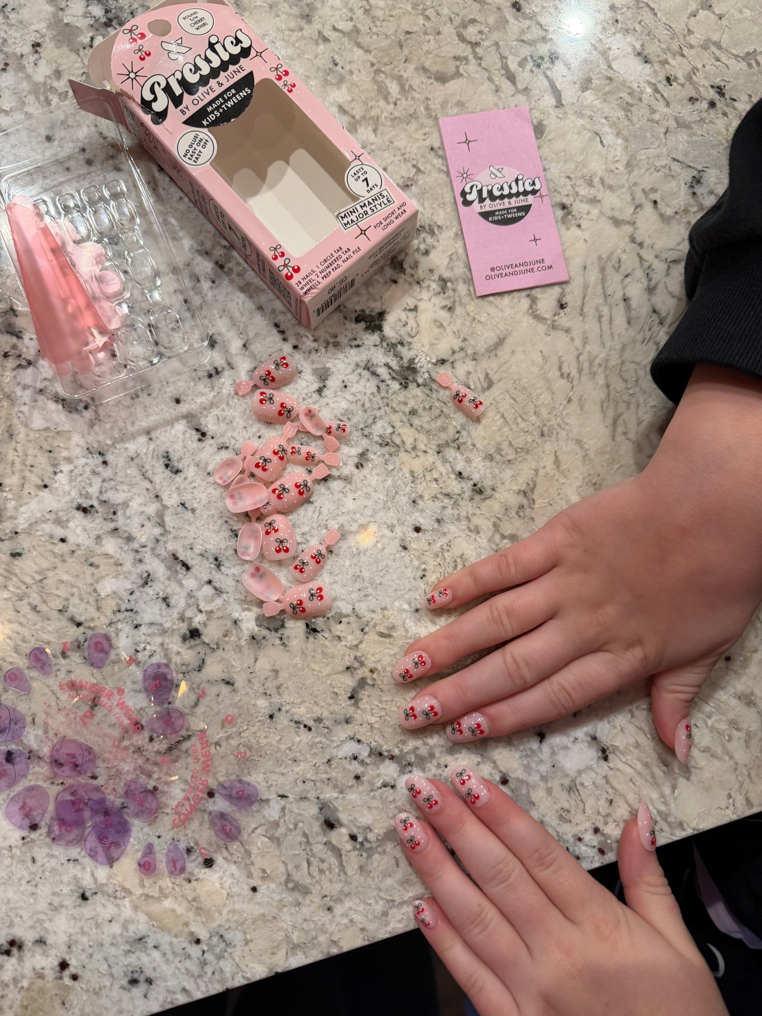 Olive & June pressies press on nails for girls and tweens 
Press on nail art for kids, nails, and manicure for kids