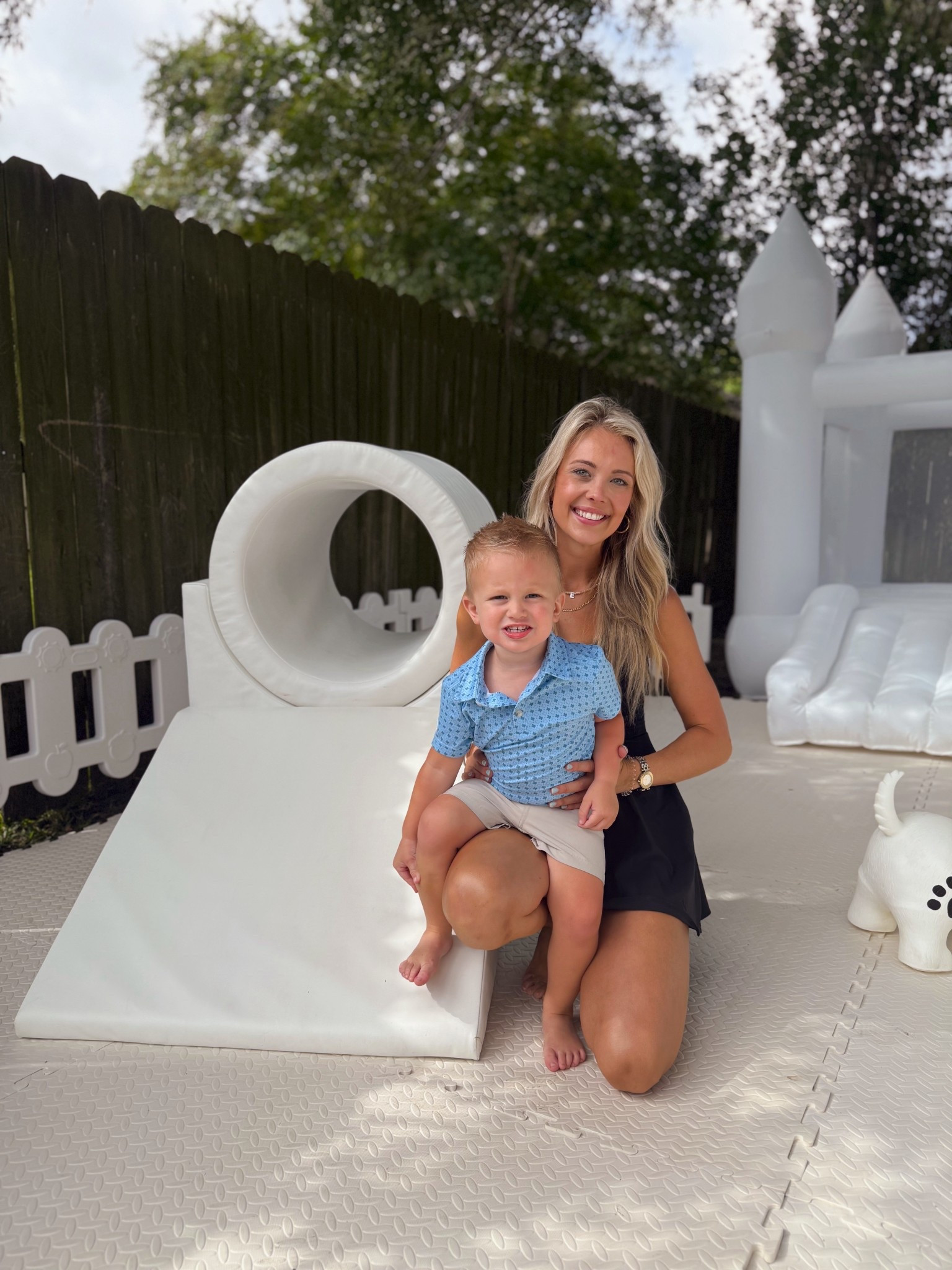 ☀️ Playtime, but make it aesthetic ☀️
This backyard setup was such a hit — soft play mats, bounce house, and all the toddler fun🤍
Sharing our outfits for this fun little party!

🛍️ Tap to shop my fit ↓
