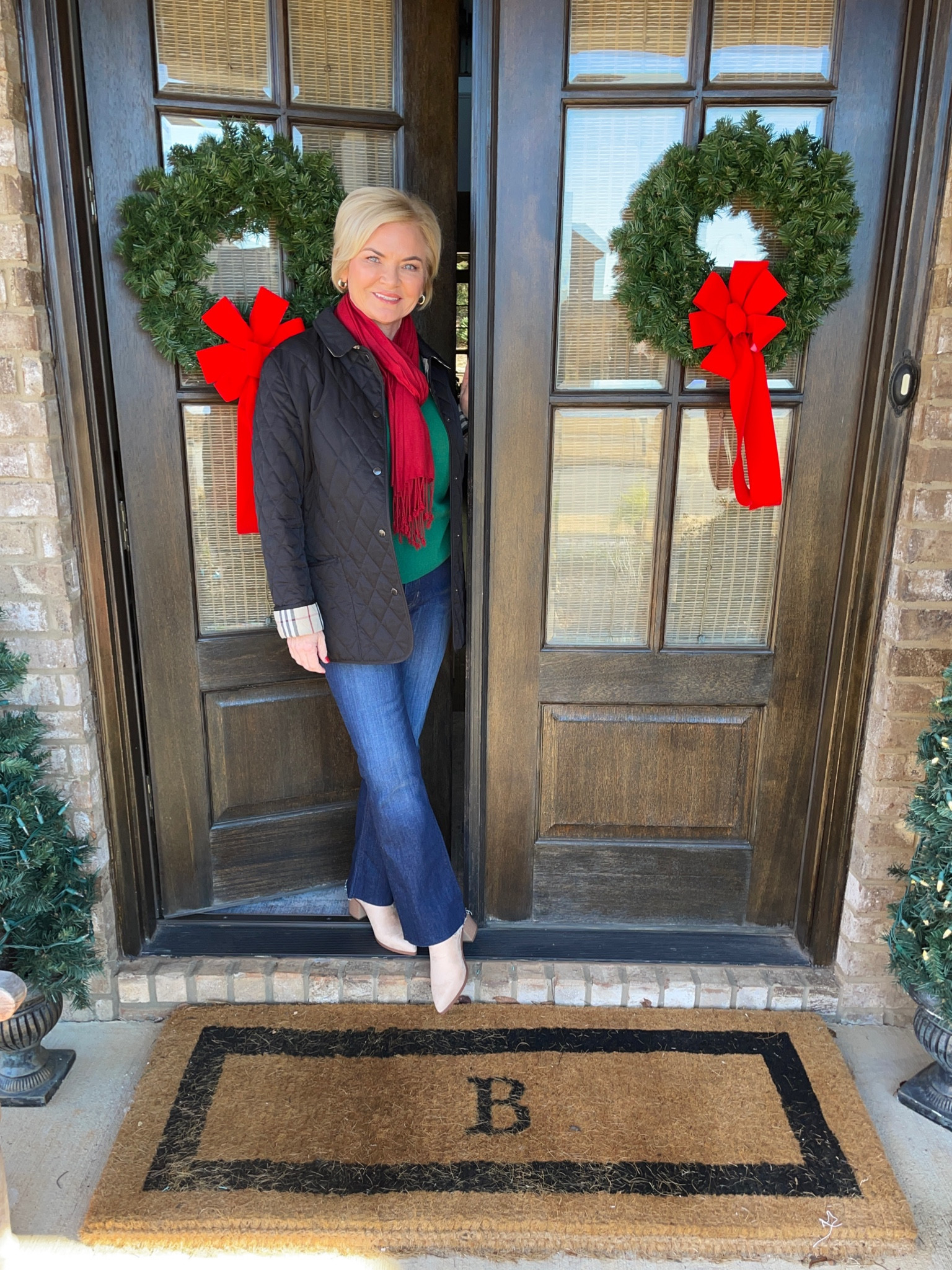 Wearing Small sweater, Small coat, 27 jeans

Jeans
Sweater
Boots
Holiday outfit
Christmas outfit
Holiday decor
Petite

#LTKHoliday #LTKSeasonal #LTKover40