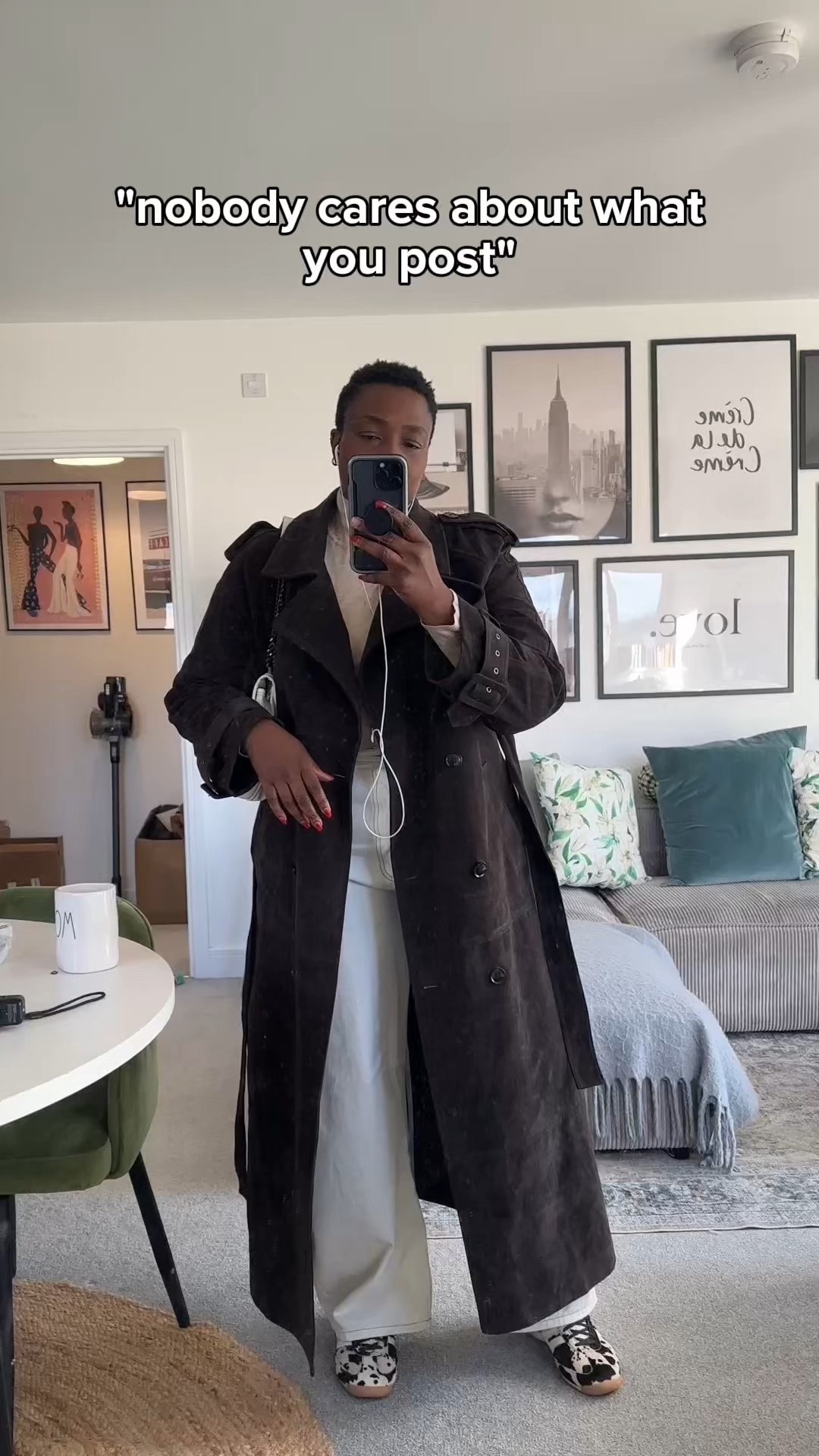 Maxi suede jacket barrel leg jeans and a thin knitted sweater 