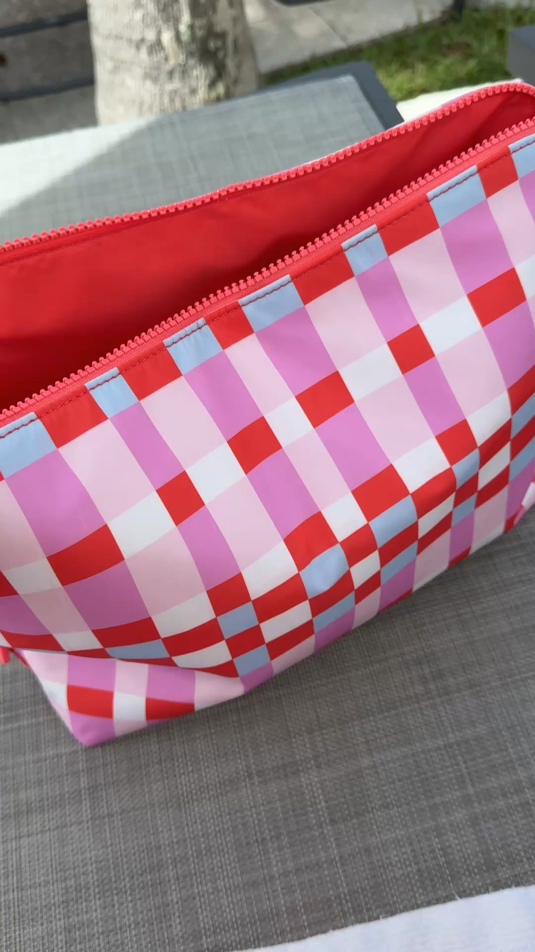 How perfect is this cosmetic bag for sunscreen! Wipes clean, has little pouches for organizing and it fits a ton! 


@Target for the win!