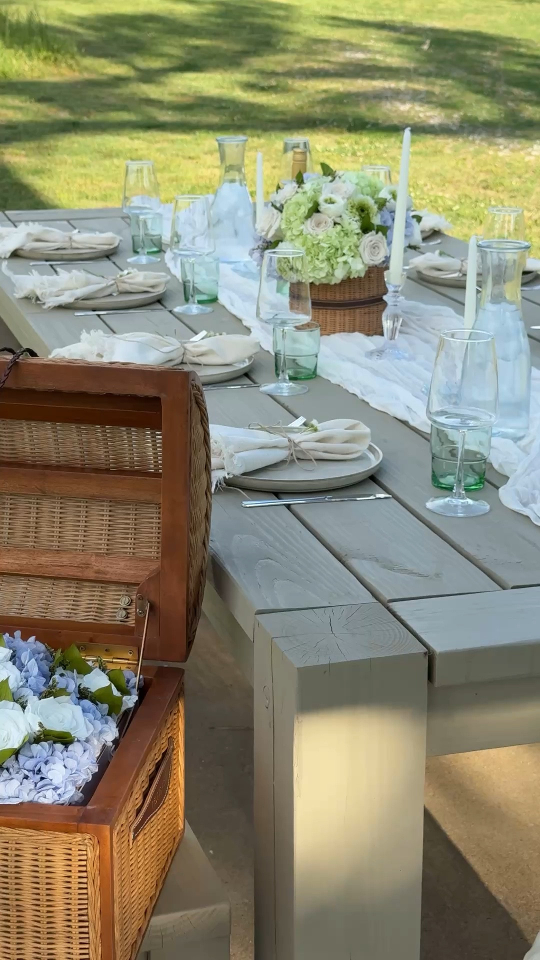 Spring tablescape 🩵 

#LTKdayinmylife #LTKMothersDay #LTKHome