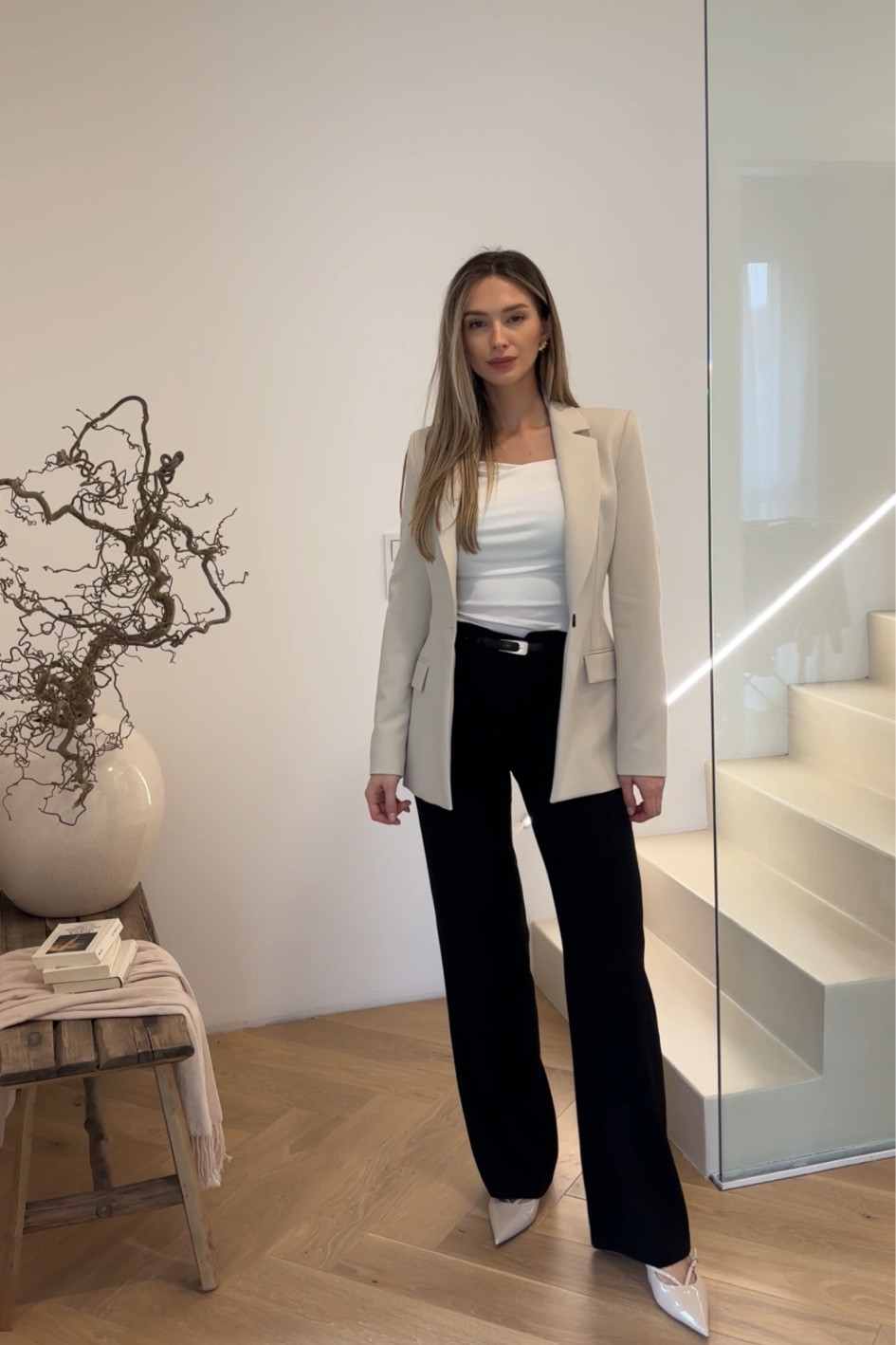 Blazer Zara: 2204/590/711
Shoes Zara: 2263/410/002
Top NA-KD: 1100-010042-0260
Pants Zara: older

#LTKWorkwear #LTKStyleTip #LTKFindsUnder100