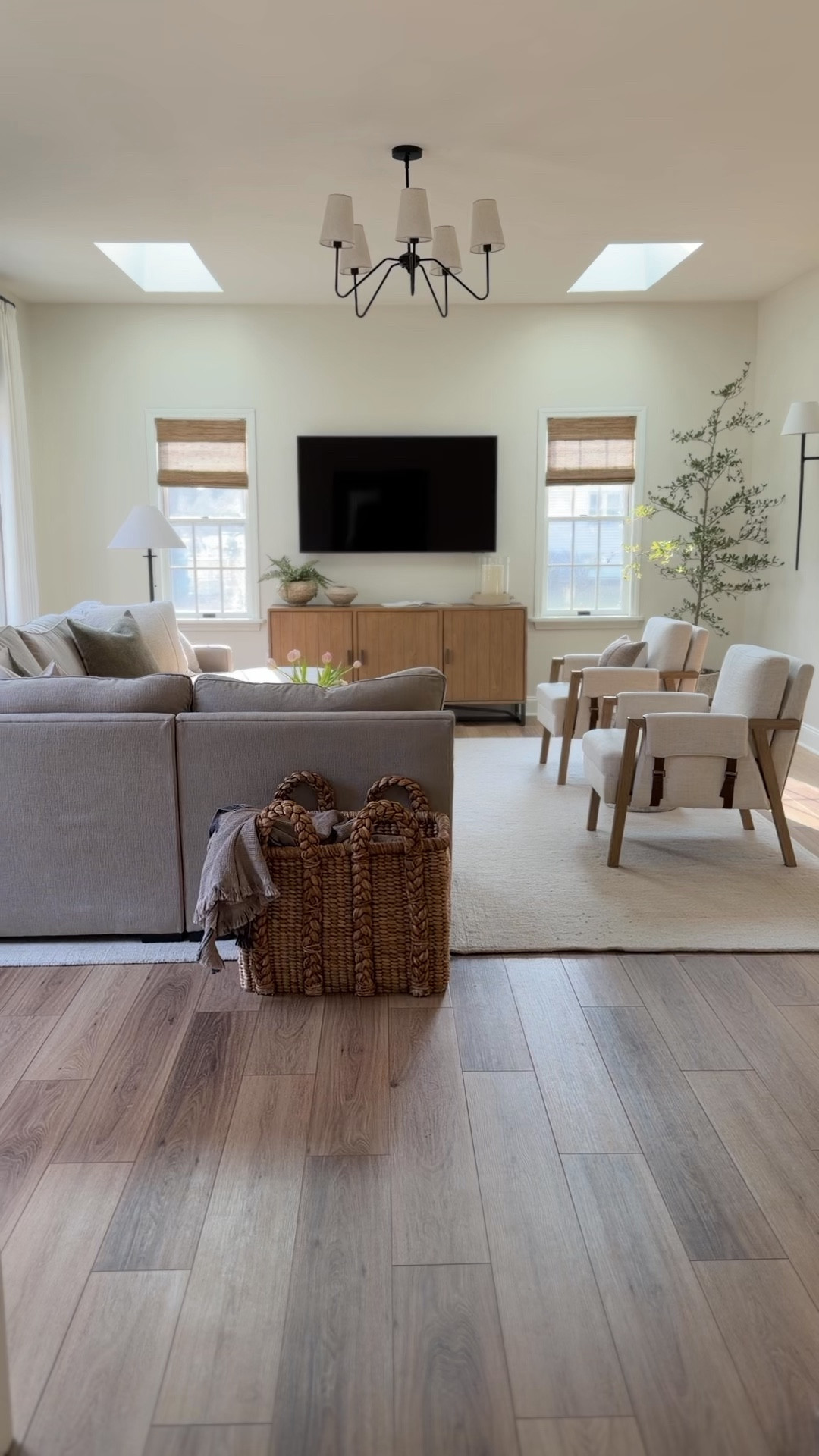 Neutral spring living room 

#LTKHome