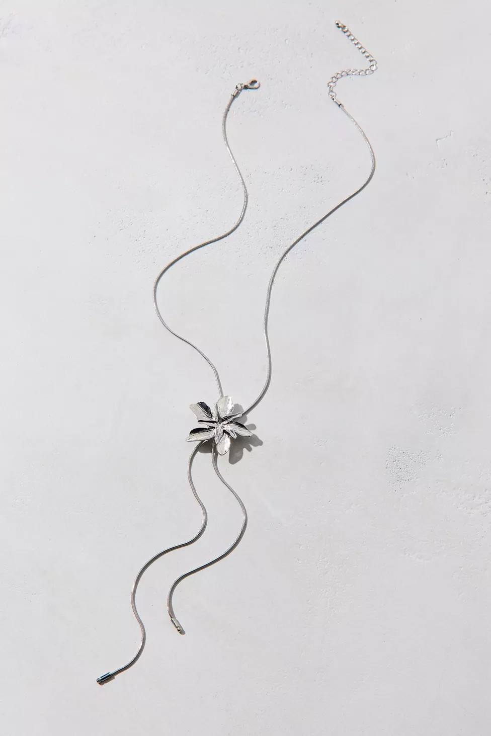 Bloom Flower Chain Bolo Necklace | Urban Outfitters (US and RoW)