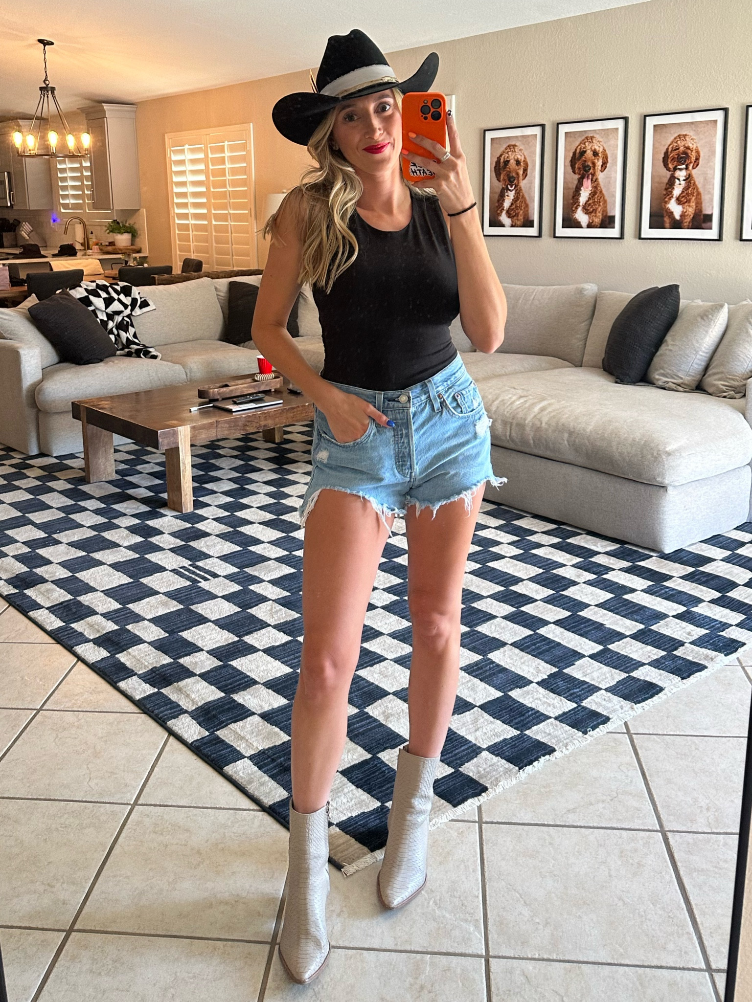 Hat is from Rancher Hat Bar 🫶🏼✨😍 Shirt is Windsor 