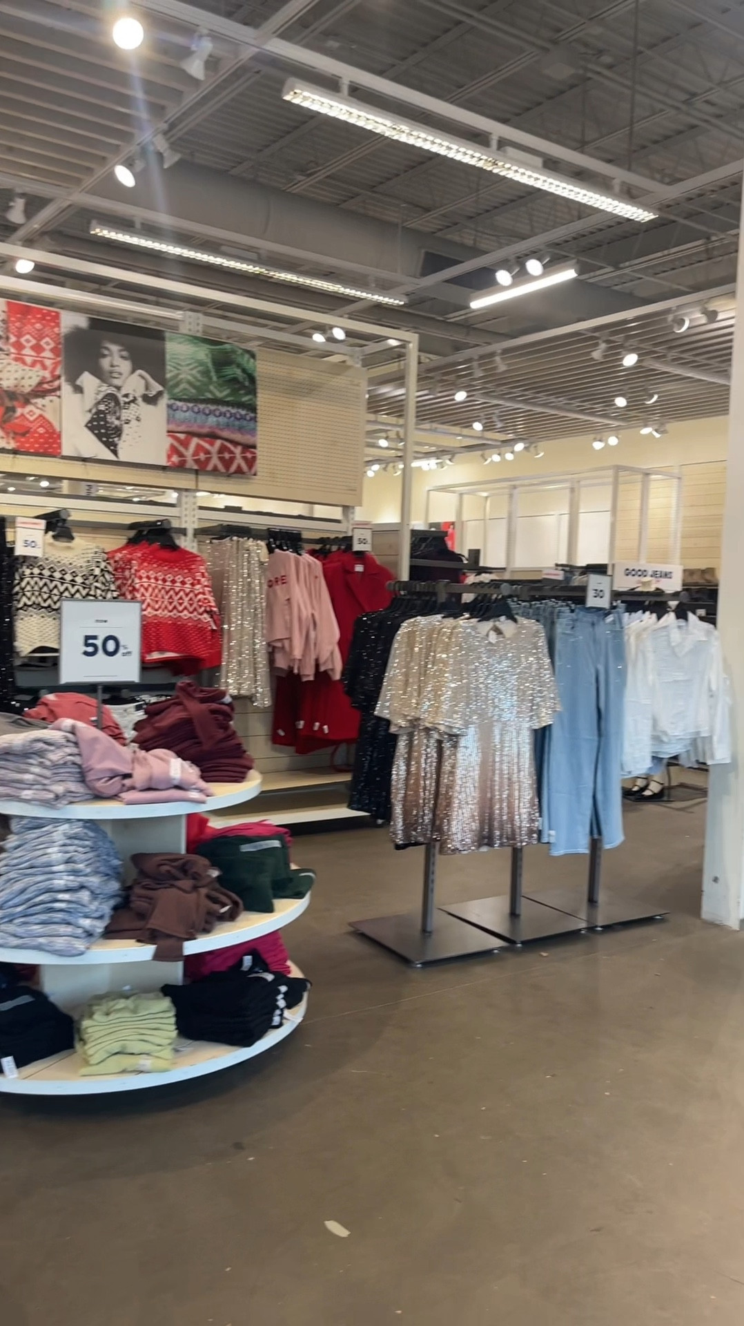 Old Navy early festive holiday finds! 

#LTKSeasonal #LTKStyleTip #LTKFindsUnder50