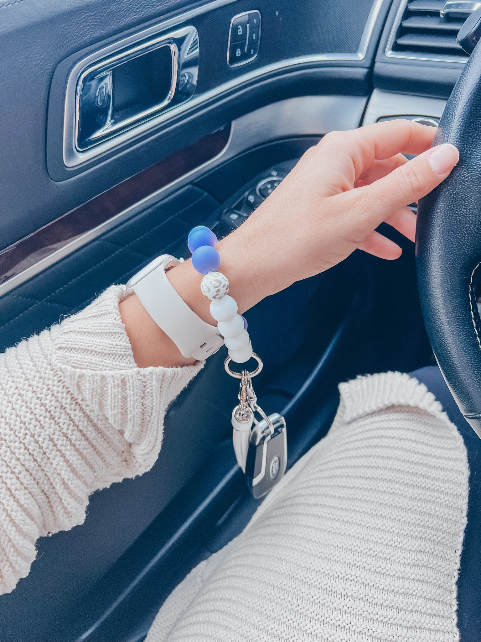 #ad making mom life that much easier with one less thing to carry! // loving this o keychain to hold my keys! @lanyardlovebirds 

#lanyardlovebirds // teacher businesses // women owned businesses// busy lifestyle // life hacks 

#LTKhome #LTKfindsunder50 #LTKfamily