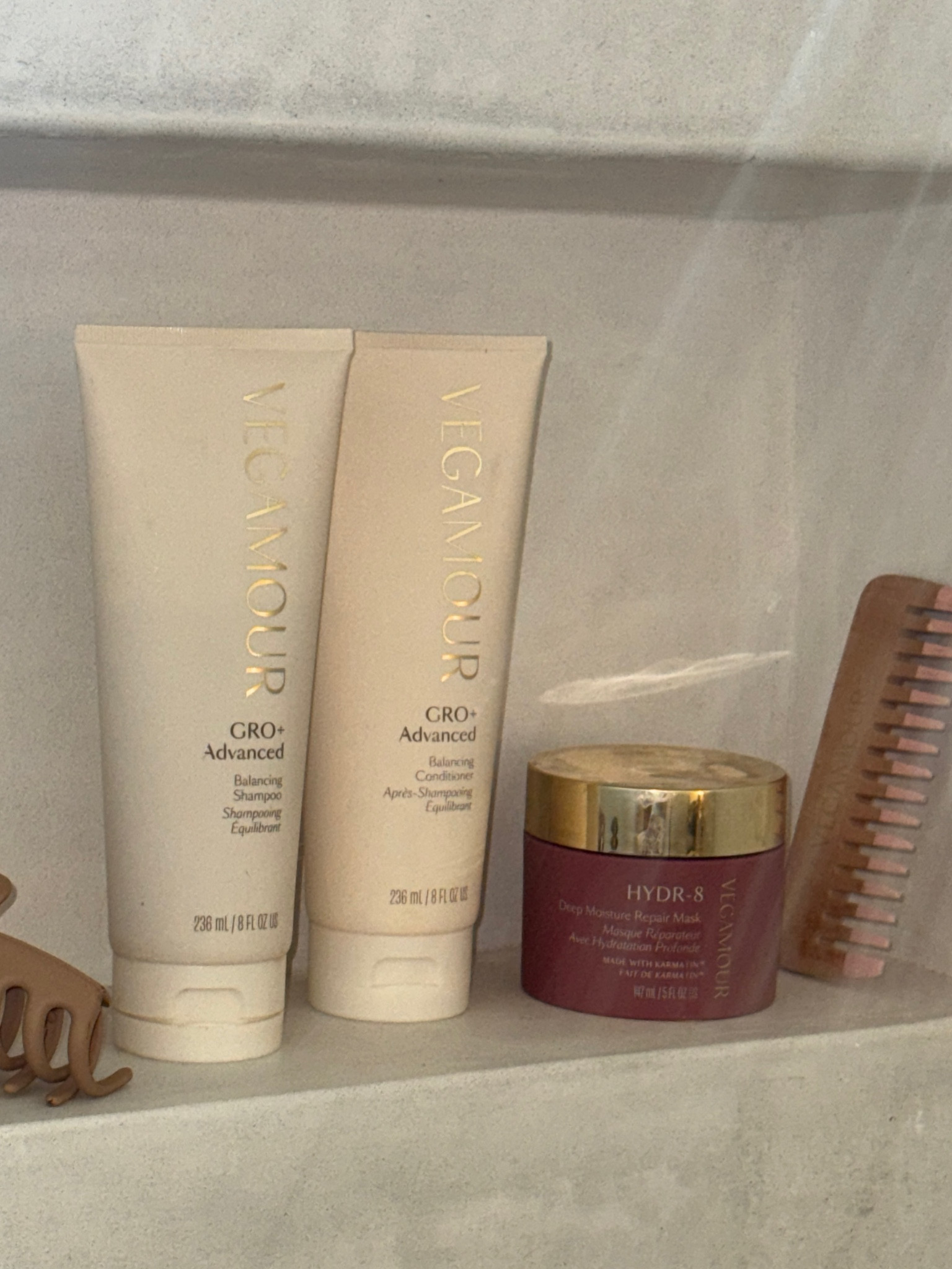 If you want to strengthen your hair —- these are for you 🙏🏼 #haircare #hairroutine #vegamour