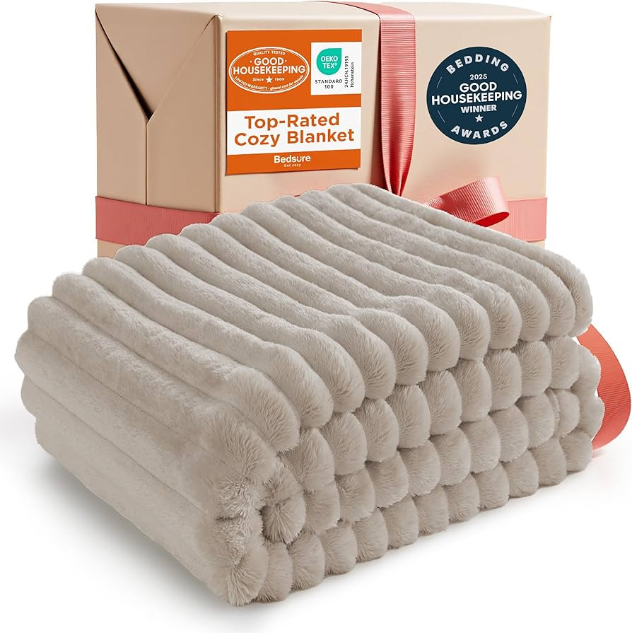Bedsure GentleSoft Throw Blanket for Couch - Cozy Soft Blankets for Women, Cute Small Fleece Thro... | Amazon (US)